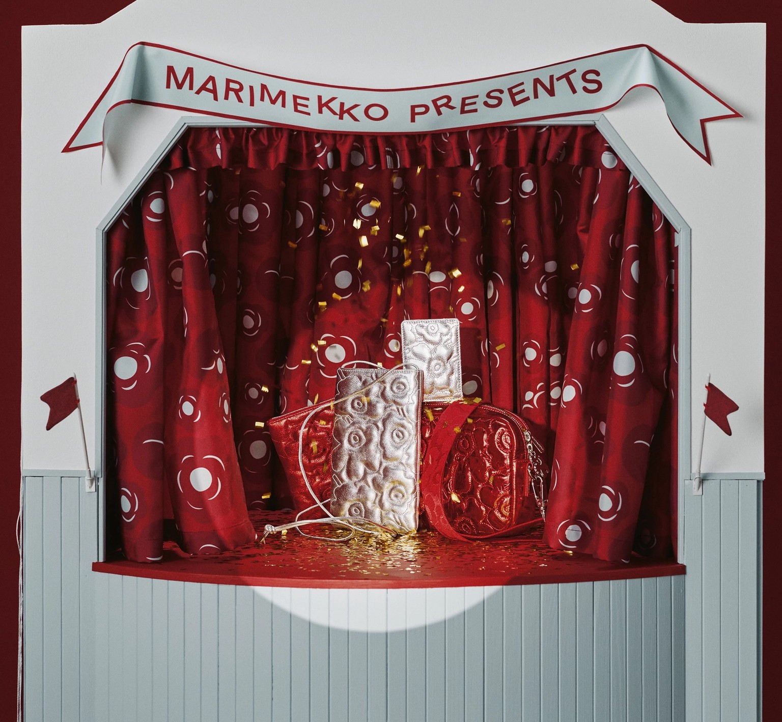 Shiny Unikko quilted bags in an arrangement.