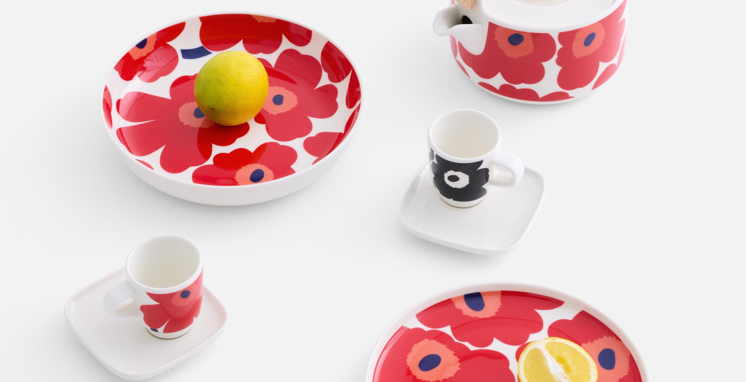 Deep plate, plate, espresso cups and a tea pot with red Unikko print.
