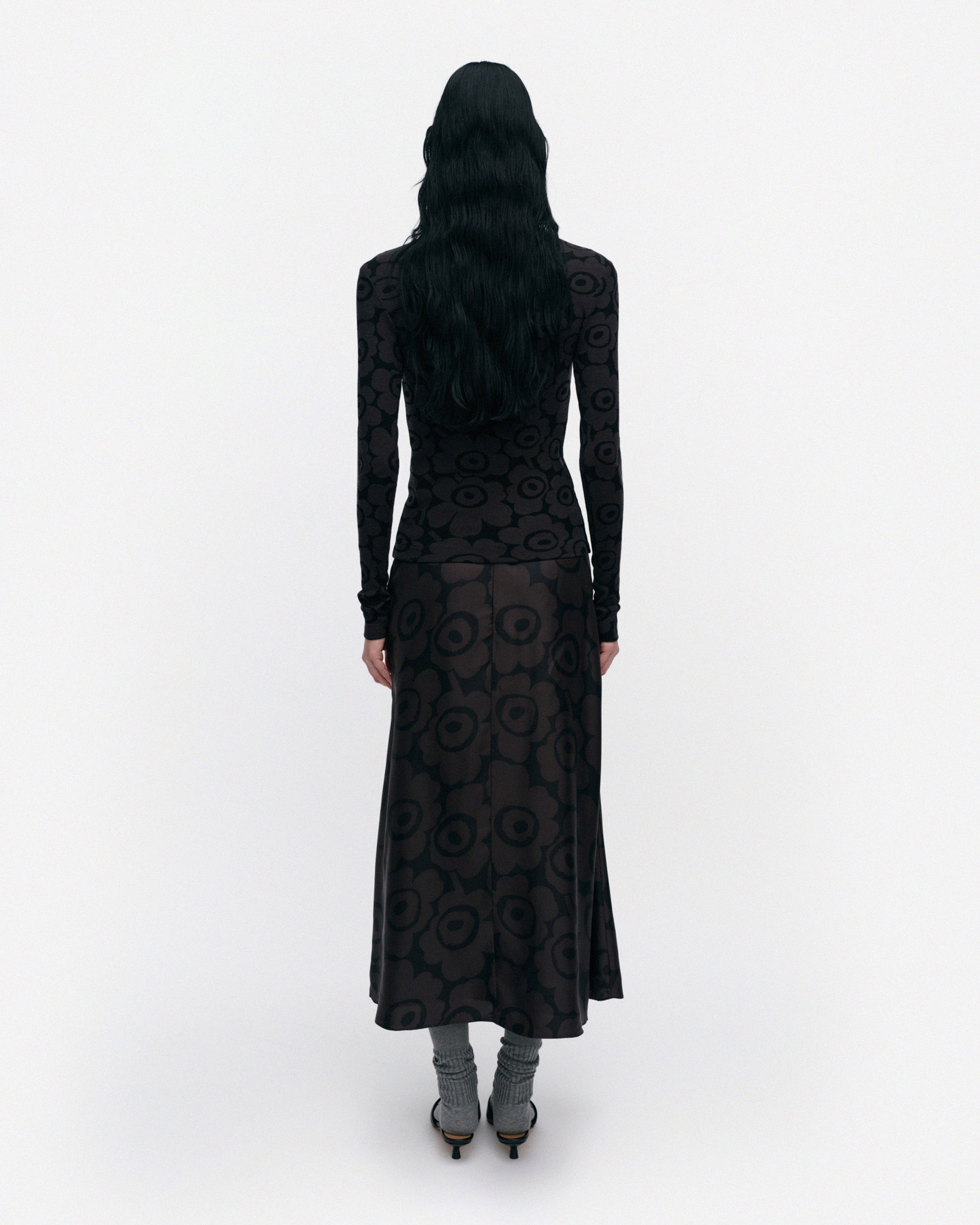 Koostumus Unikko, Silk skirt, black, dark grey,