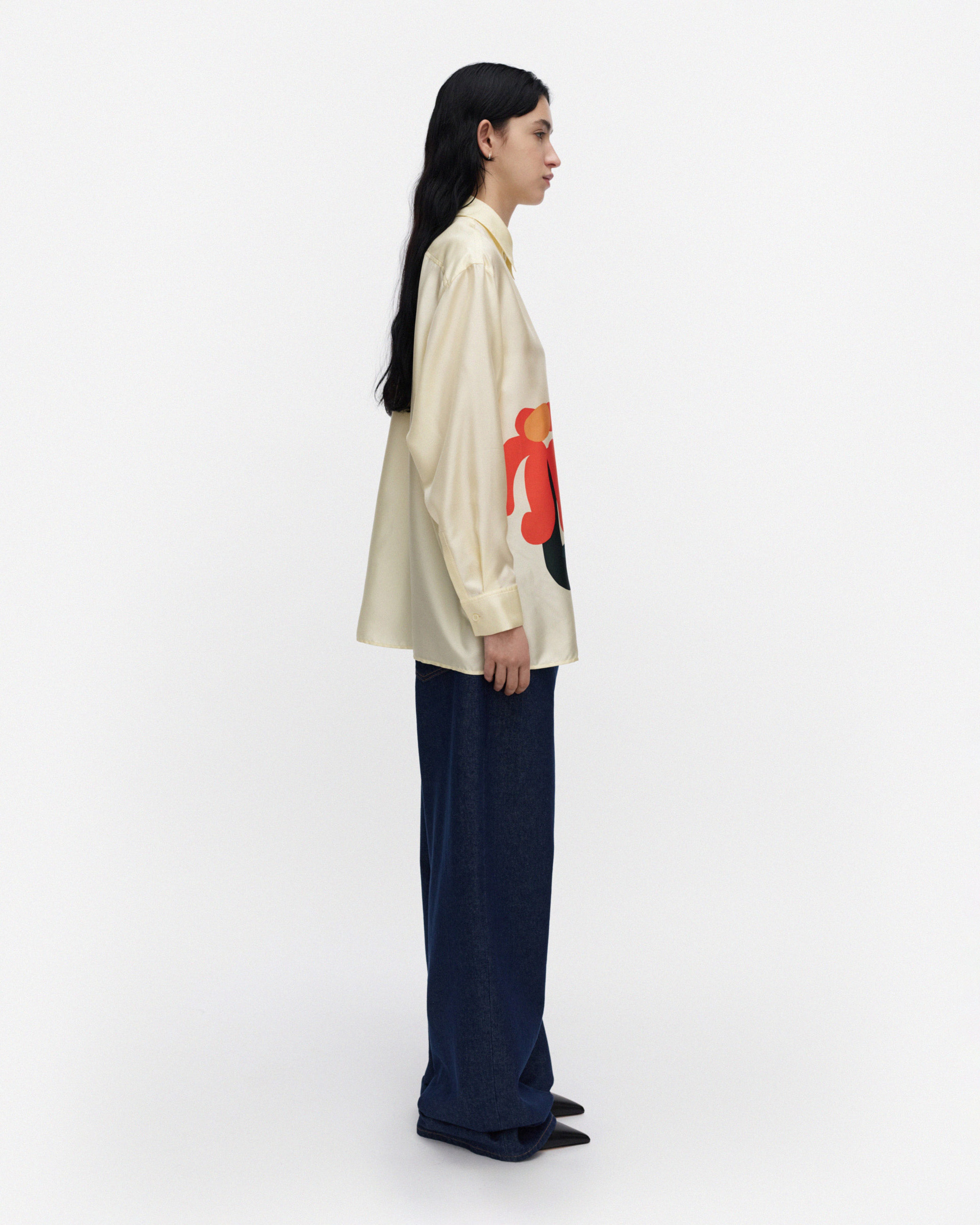 Monesti Kukkahattu, Silk shirt, light yellow, red, dark green,