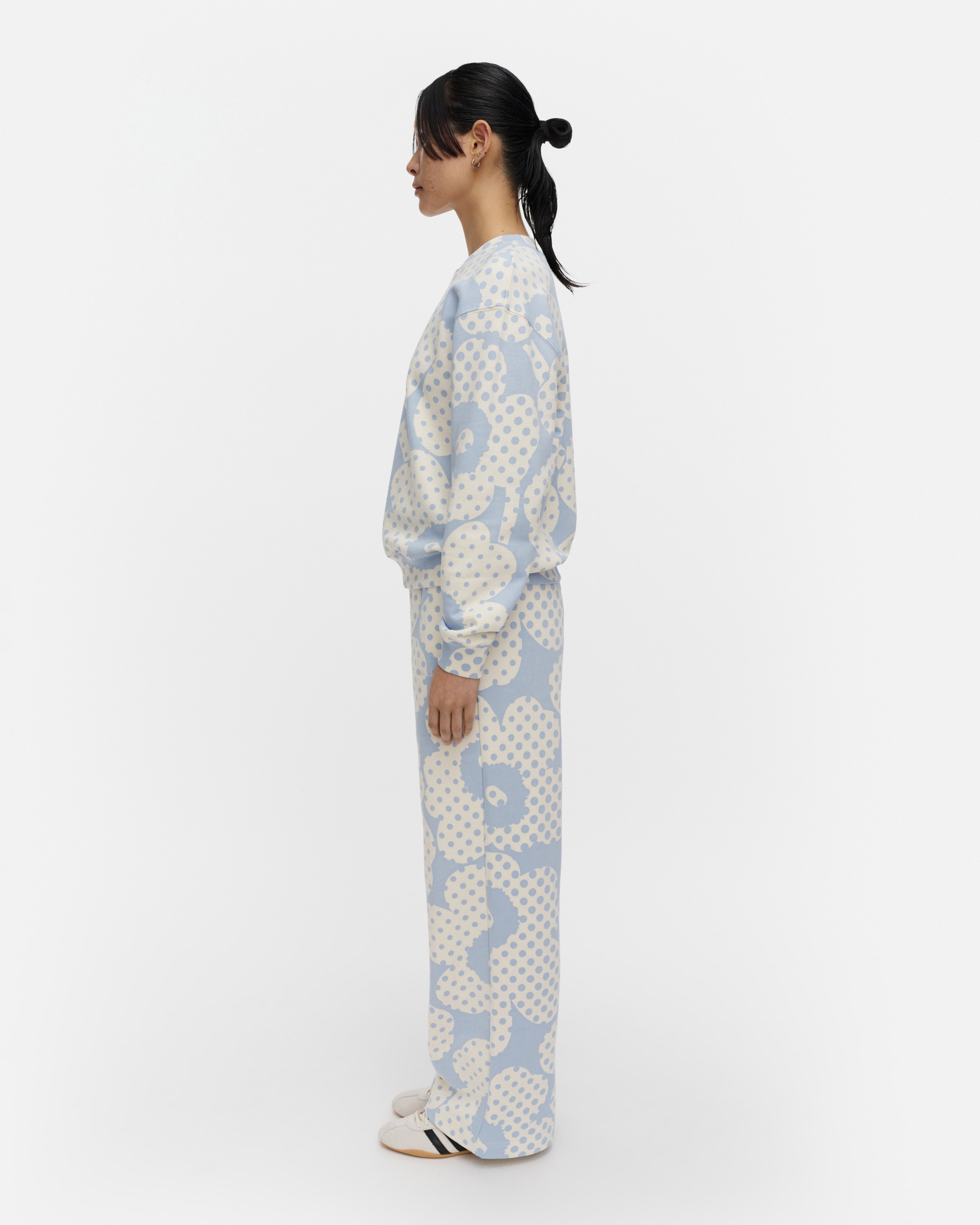 Leiot Unikko, Kioski sweatshirt, light blue, off white,