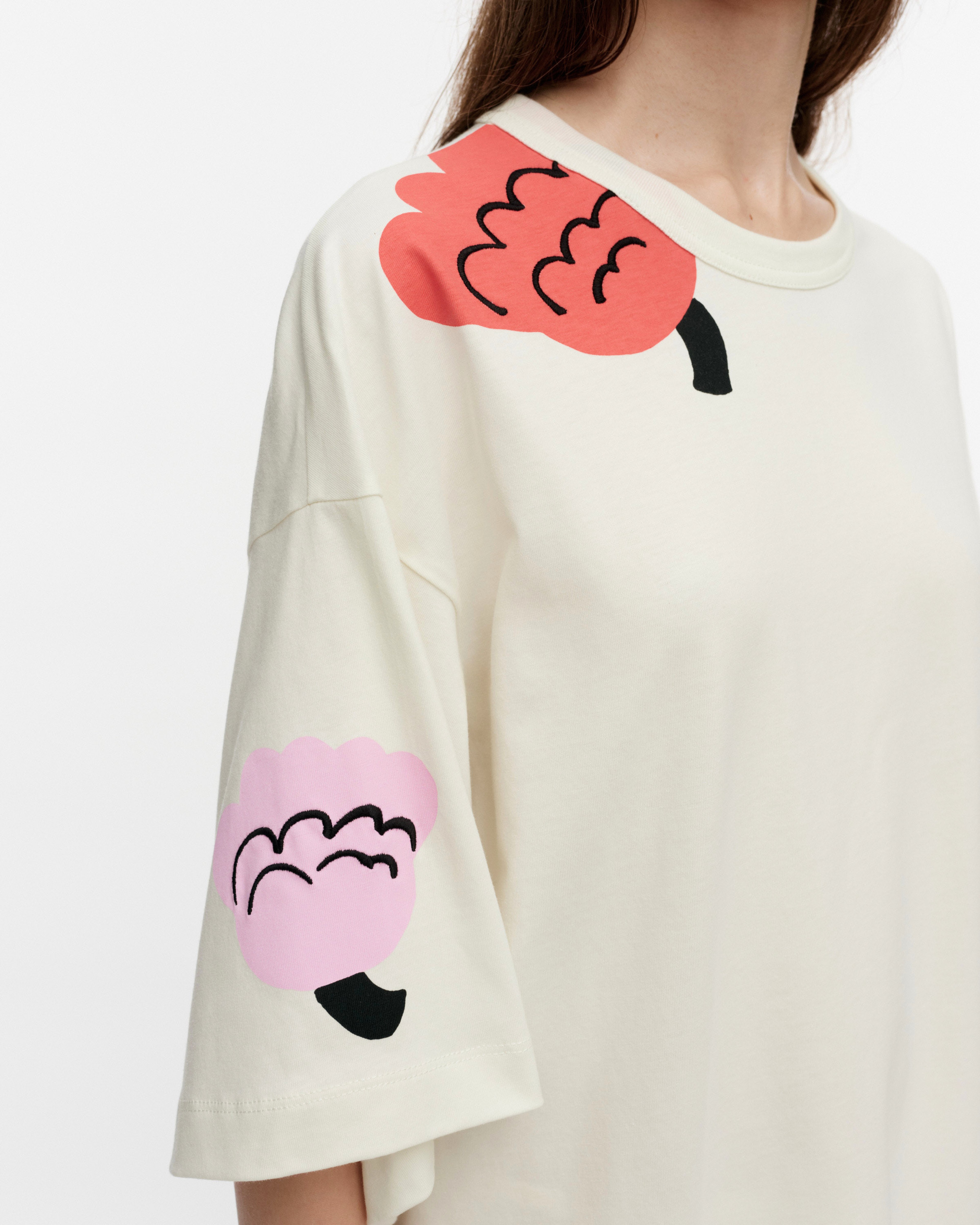 Puhua Kukasta Kukkaan Placement, T-shirt, white, light pink, red,