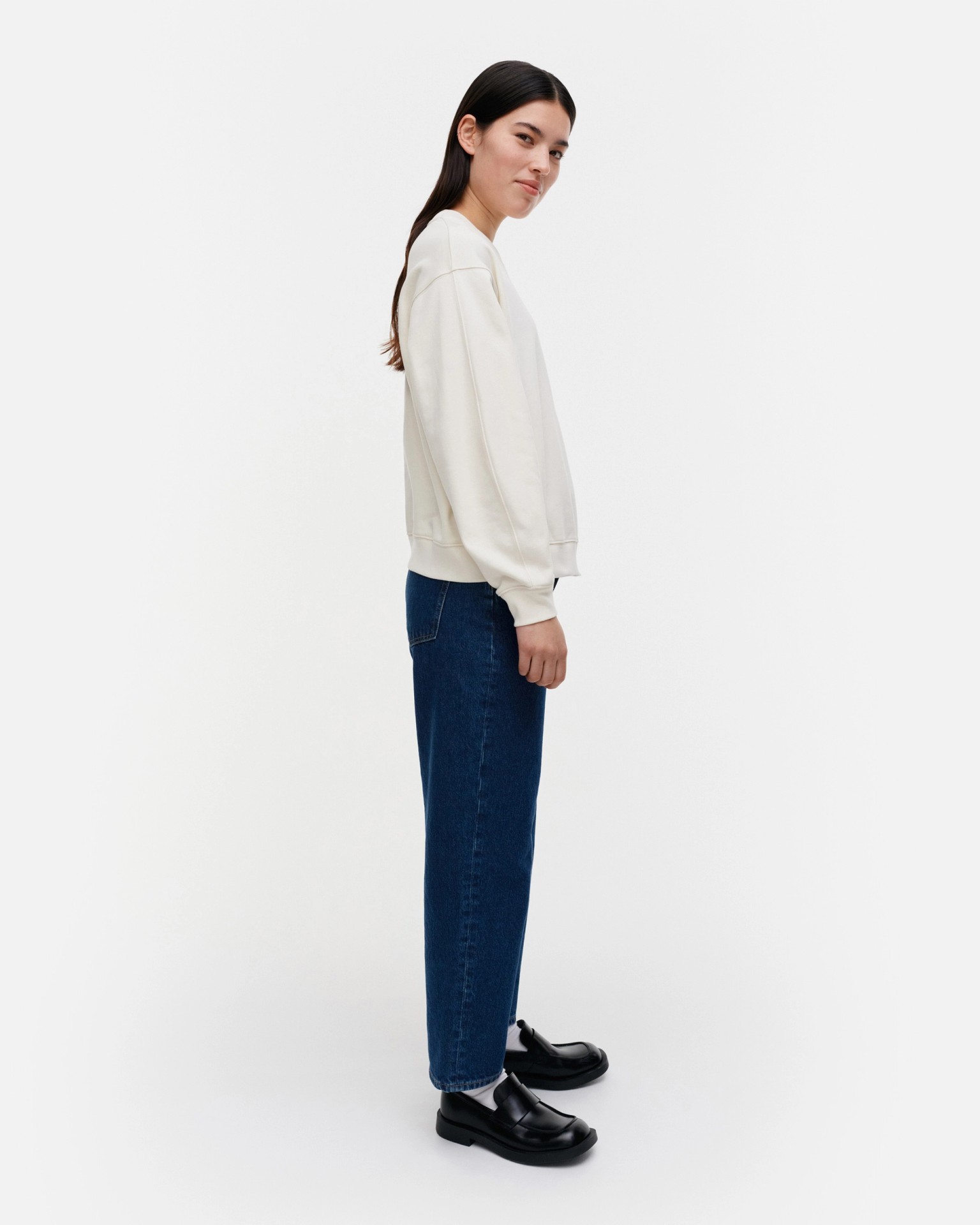 Ovaali Unikko Placement, Kioski sweatshirt, off white, white,