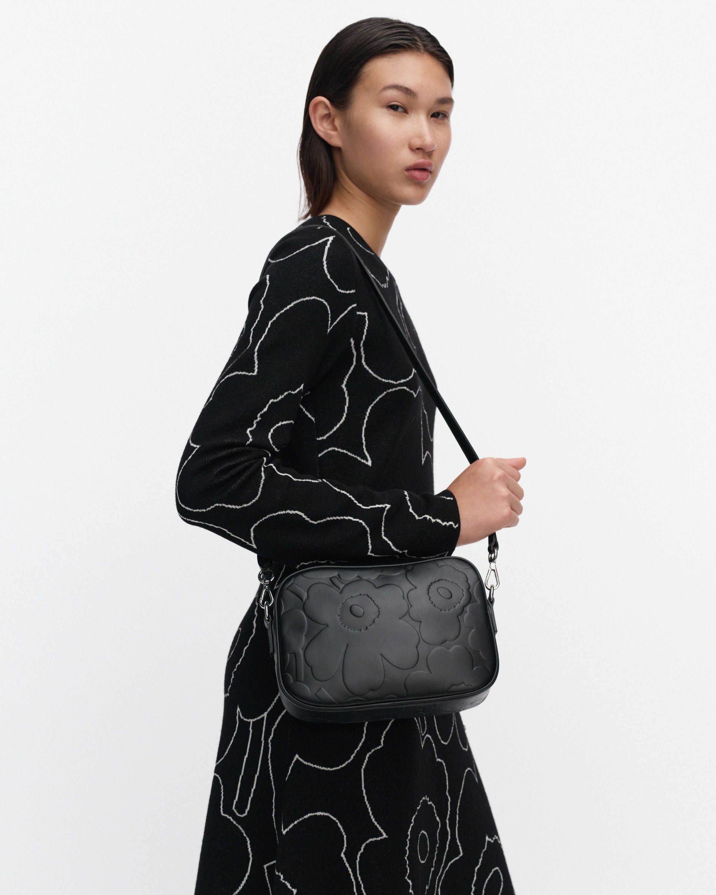 Neat Crossbody Unikko M shoulder bag dark navy, off white | Marimekko