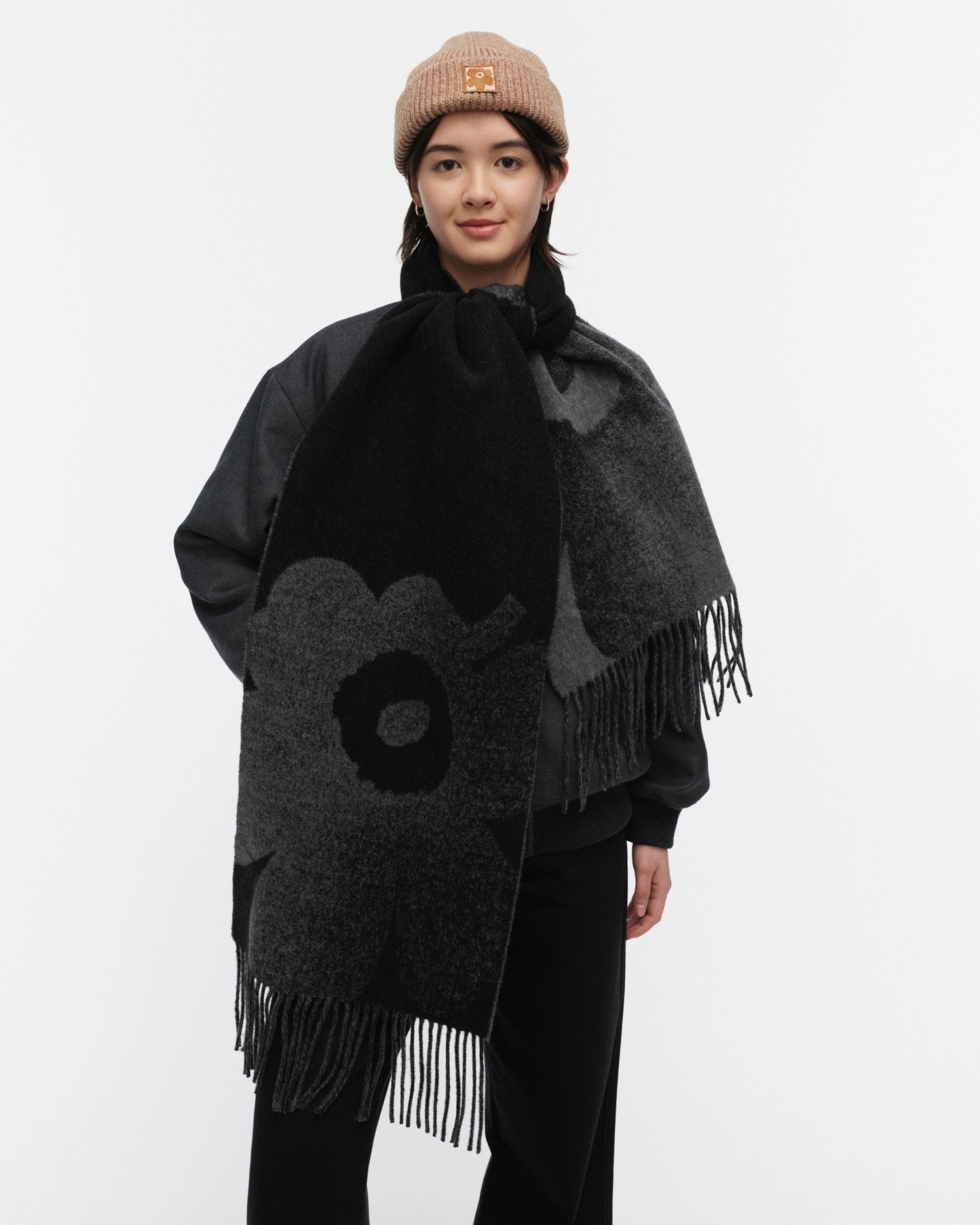 Onnekas Unikko, Kioski scarf, black,