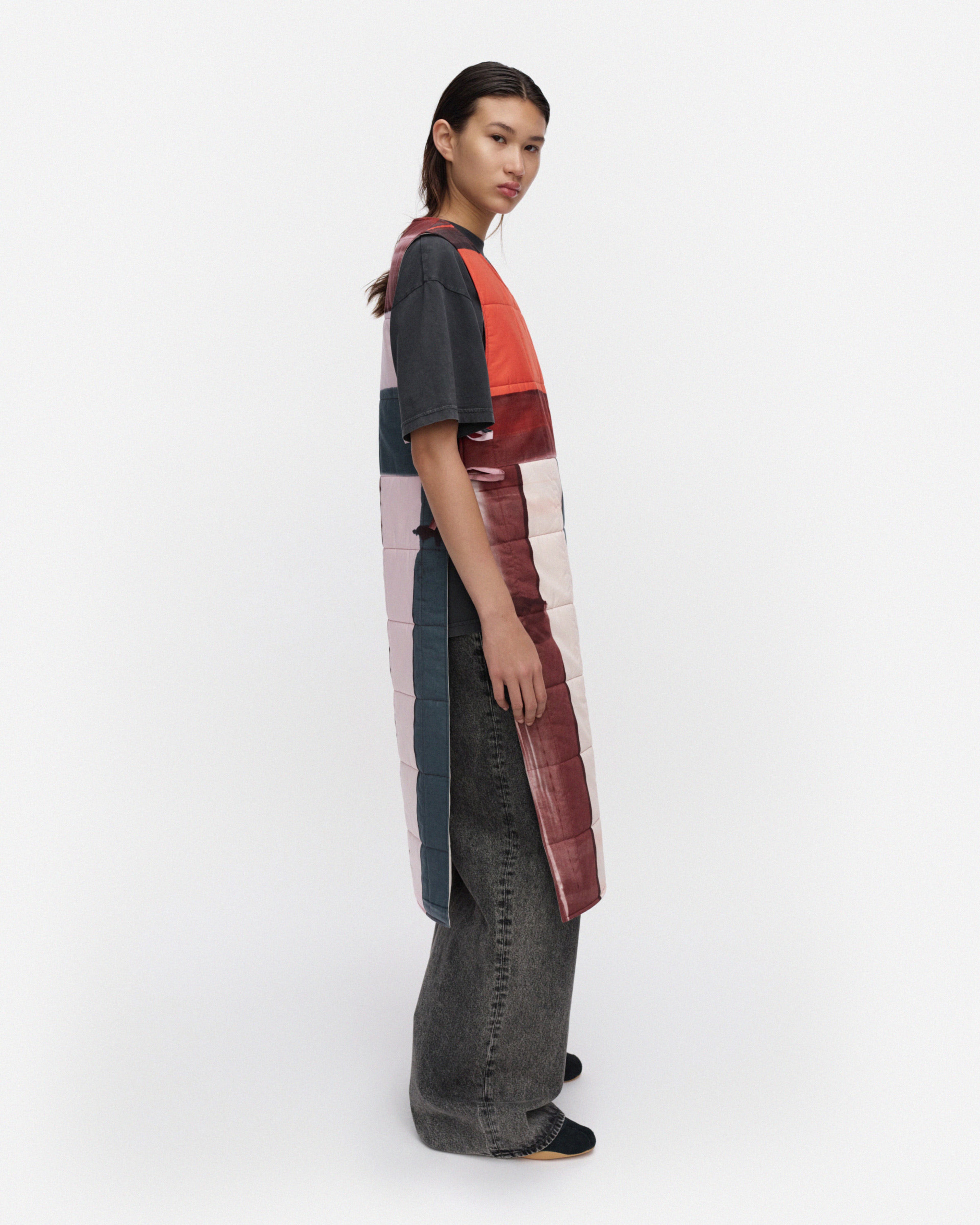 Salmi Rutsjebane, Dress, dark blue, red, light pink,