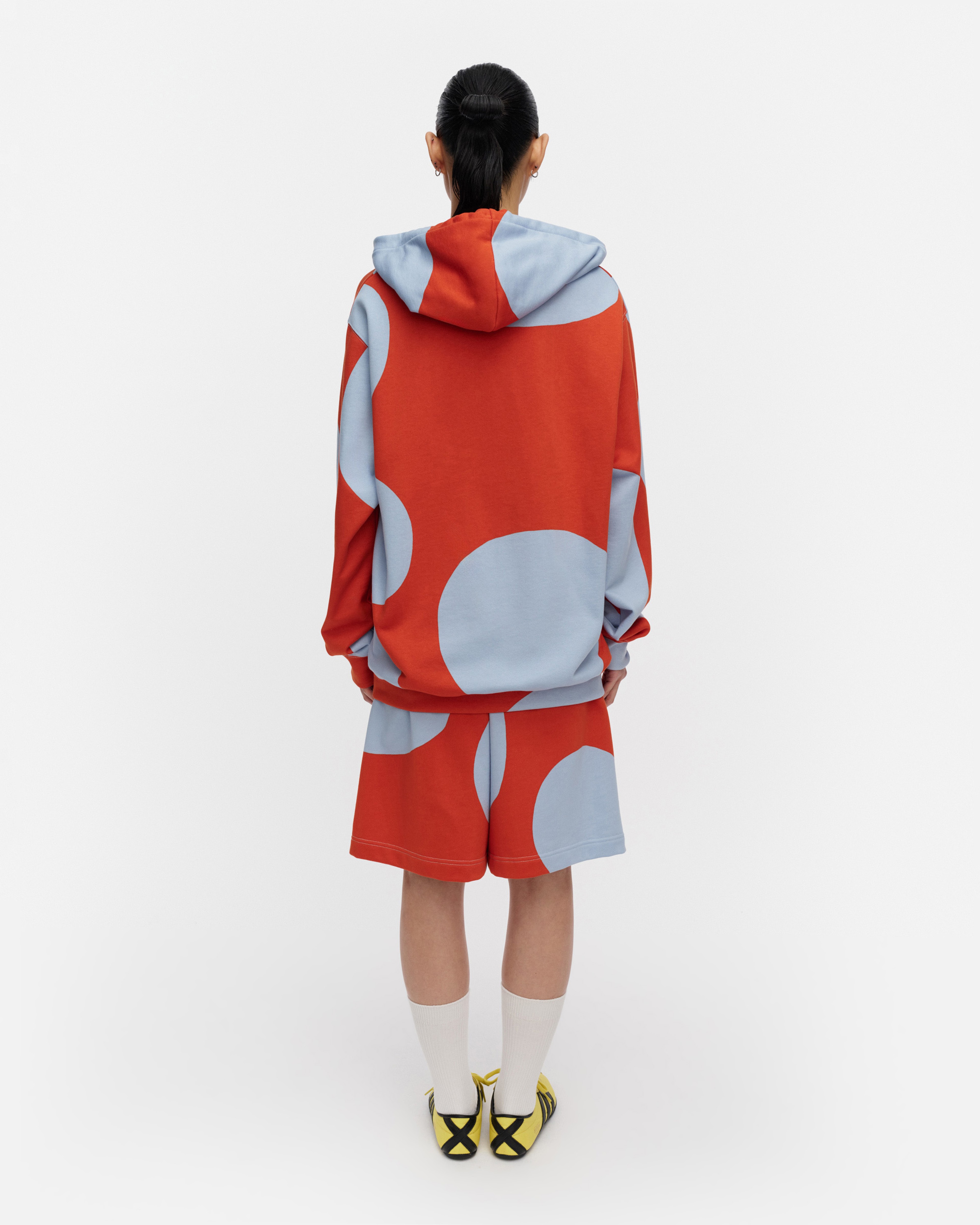 Sarana Klaava, Kioski shorts, red, light blue,