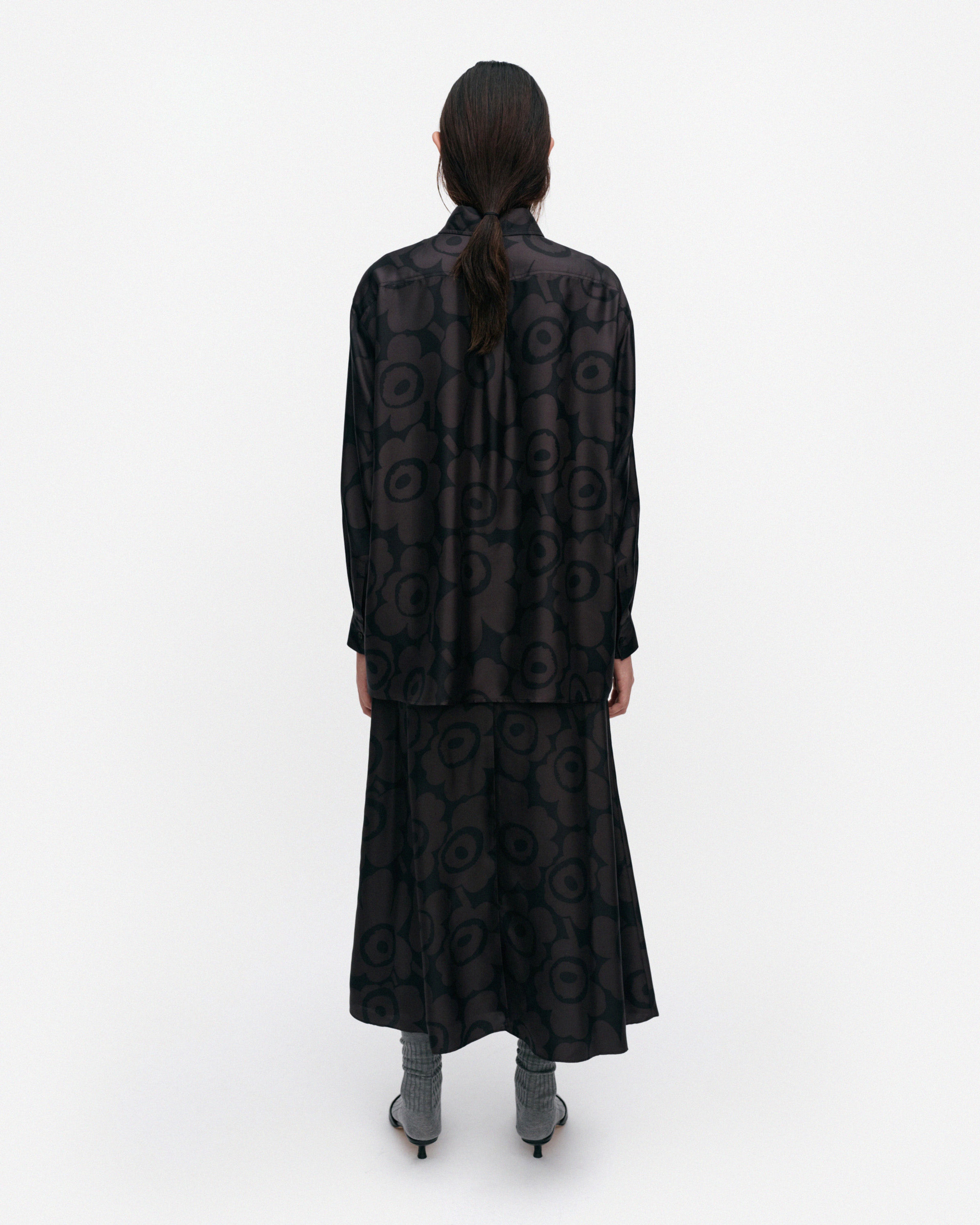 Monesti Unikko, Silk shirt, black, dark grey,