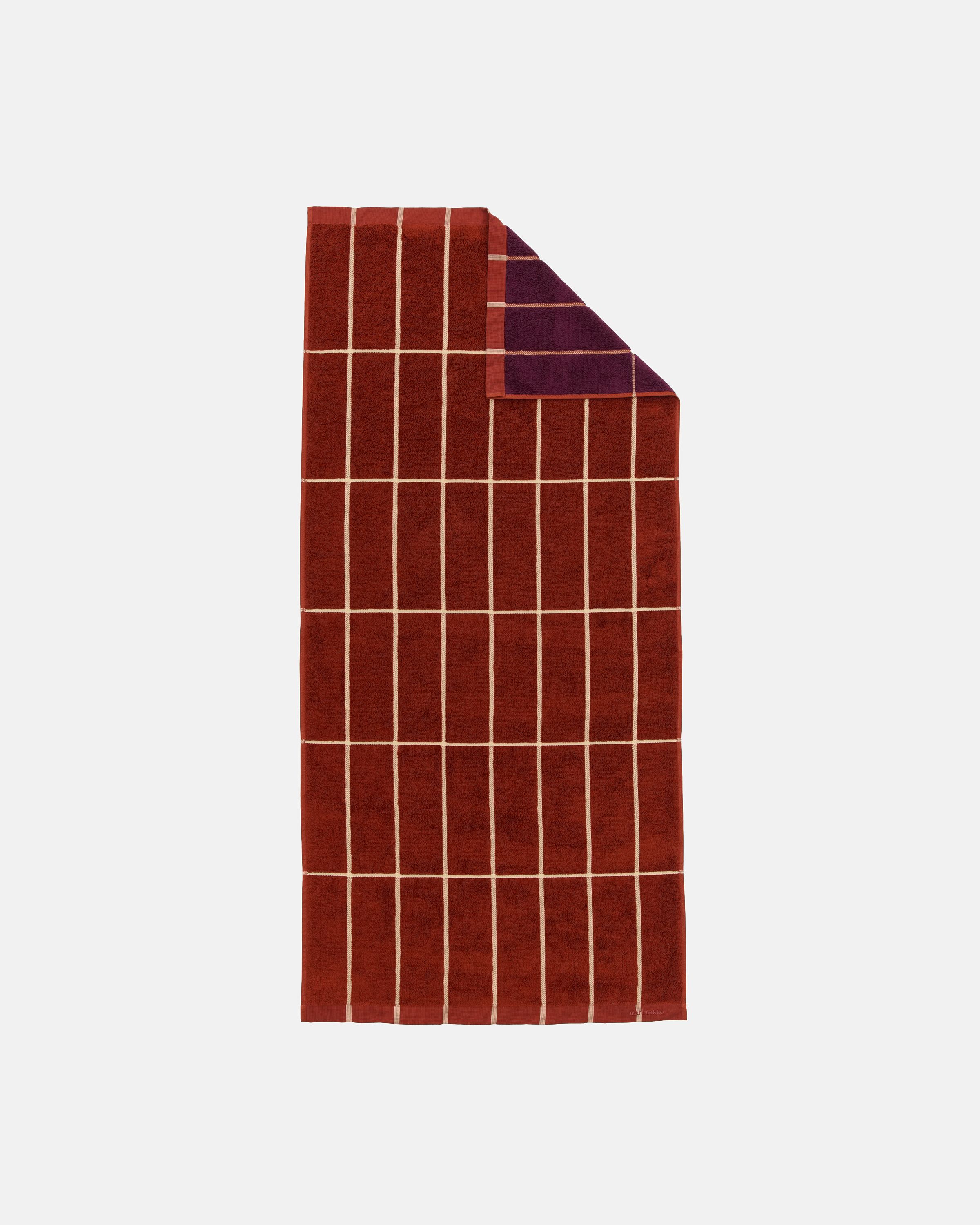 Tiiliskivi Bath towel 70x150 cm brick, plum, hay | Marimekko