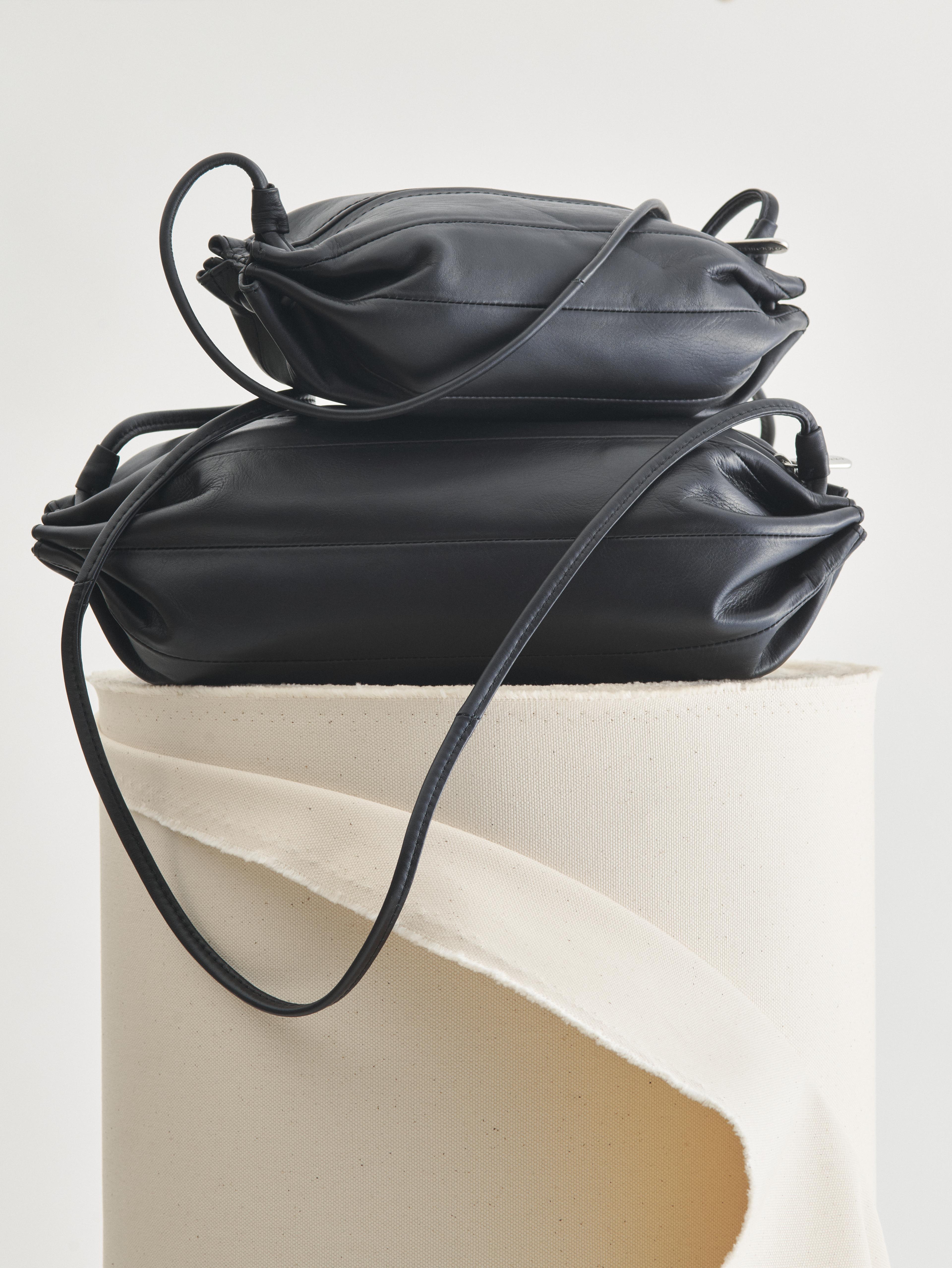 Musta Pikku Karla ja Karla.