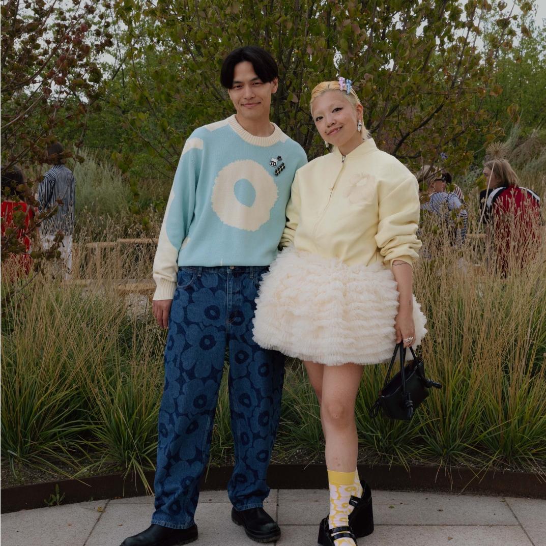Hiroki Tabata and Fumina Tsuji wearing blue Maridenim jeans, blue-white knit with Unikko pattern and light yellow jacket with Unikko.