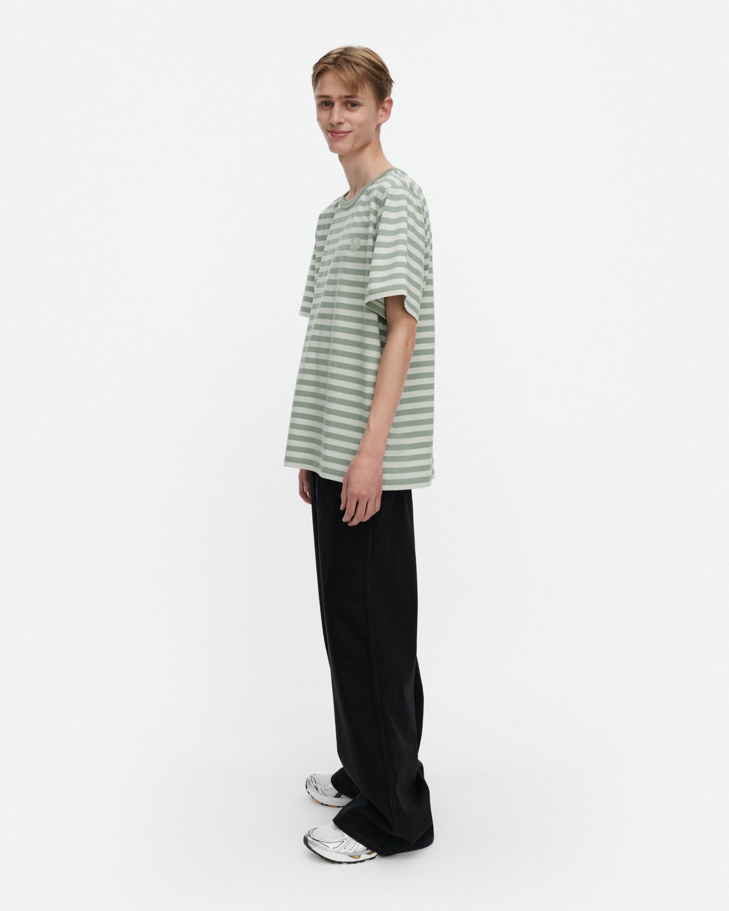 Tasaraita Unisex Unikko Kioski t-shirt green, light green | Marimekko