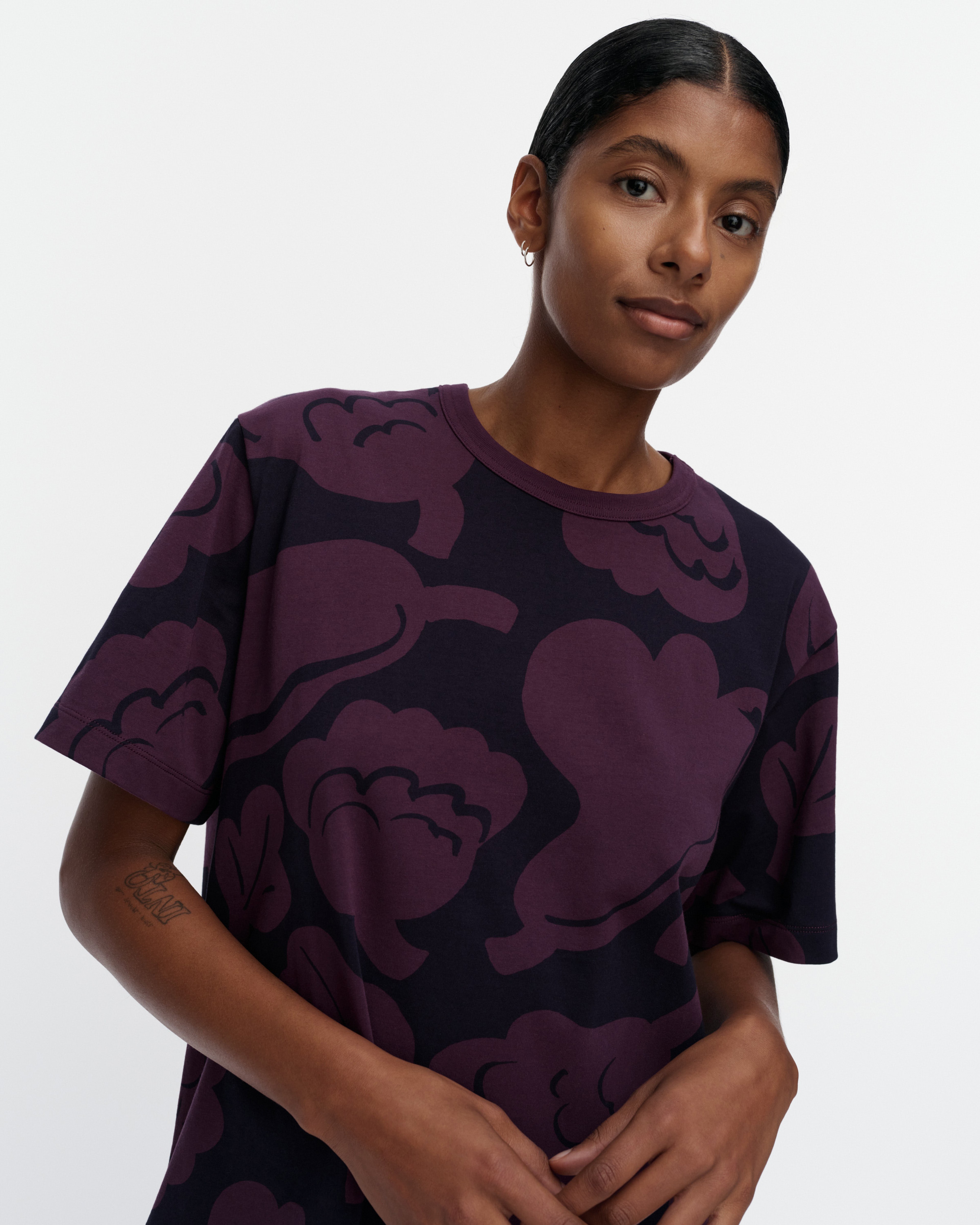 Skenaario Kukasta Kukkaan, Kioski t-shirt, dark purple, dark navy,