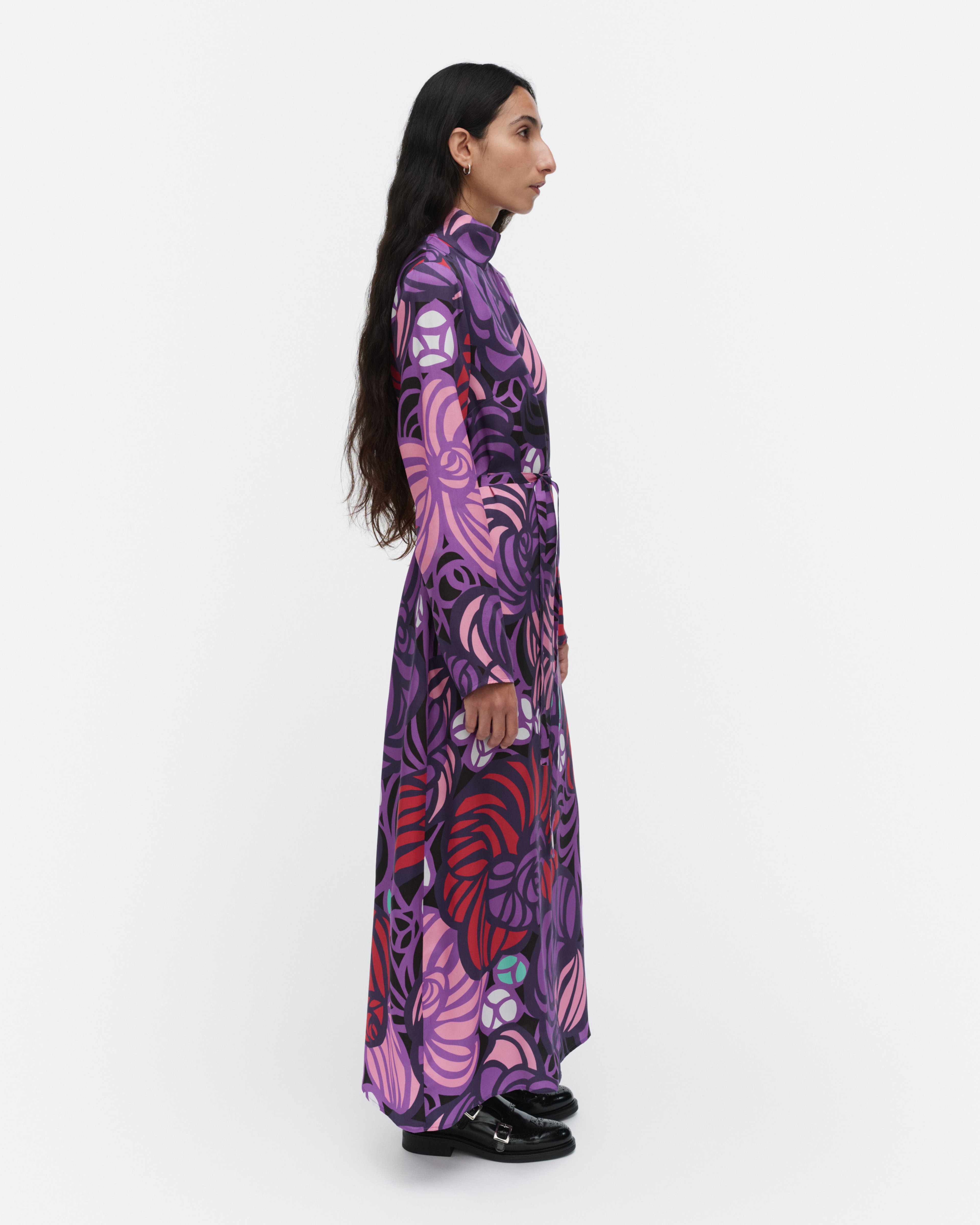 Aikakausi Torstai, Dress, violet, red, pink, black,