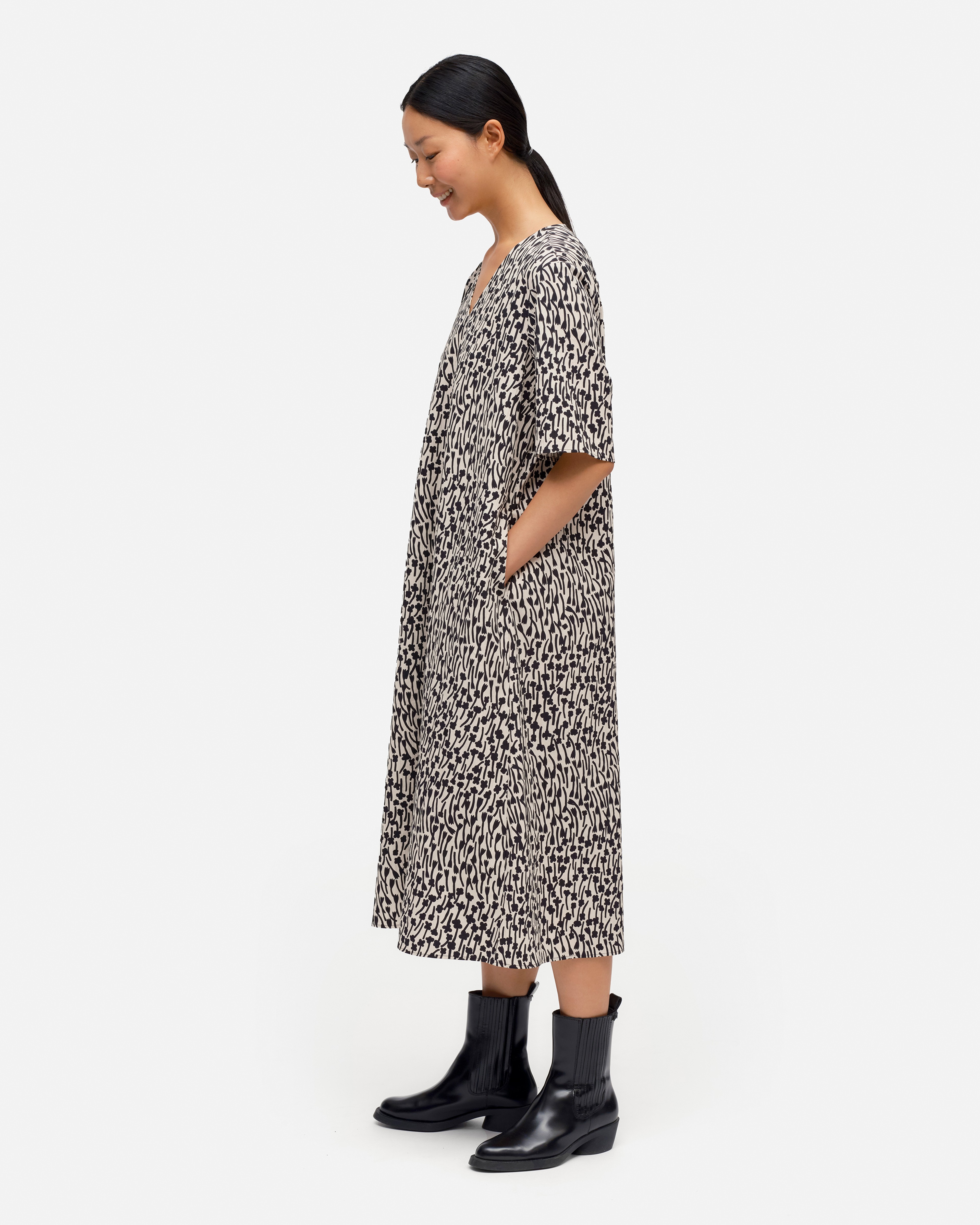 Jousi Tuulahdus, Dress, off white, black,