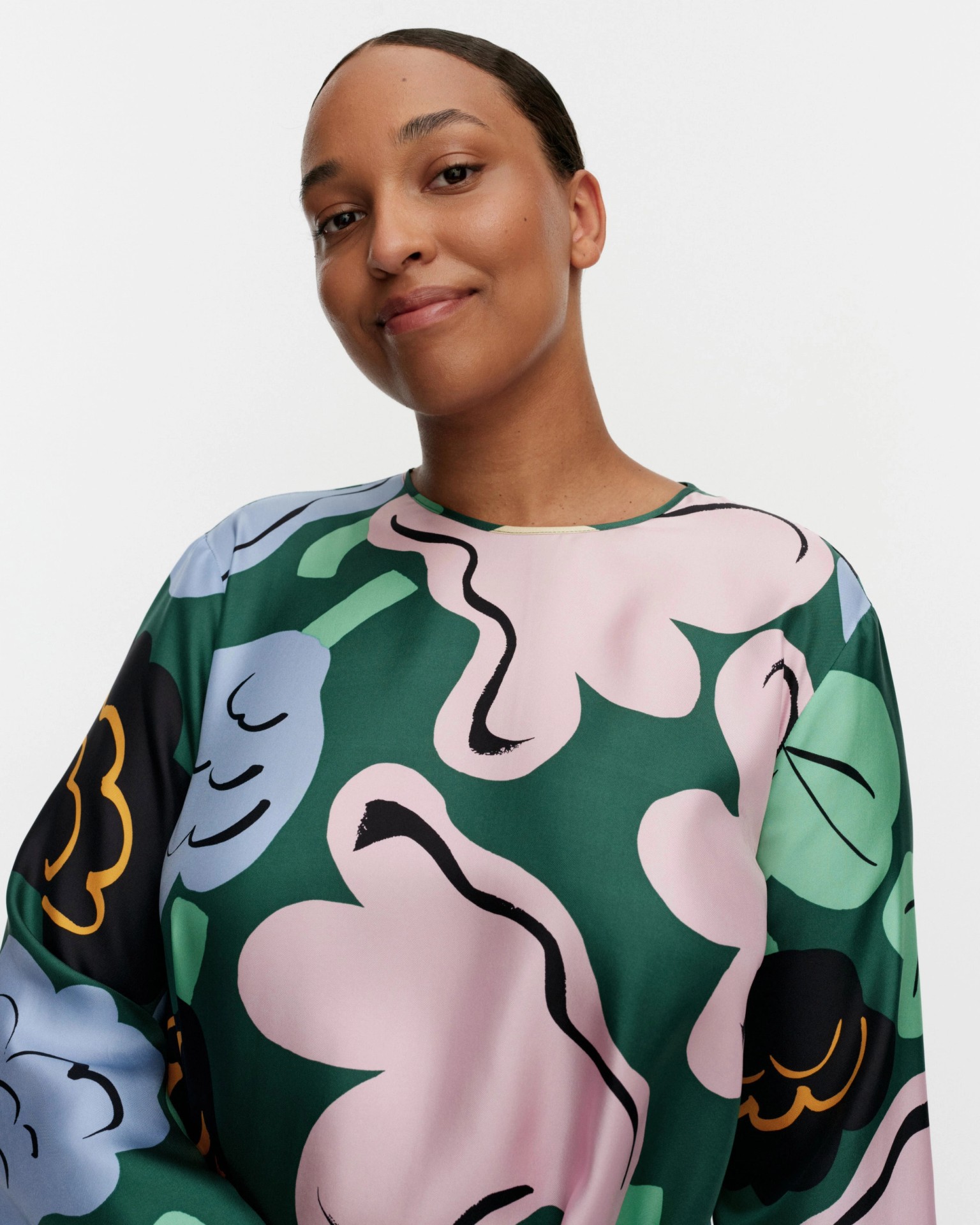 Kaunista Kukasta Kukkaan, Silk dress, green, green, pink,