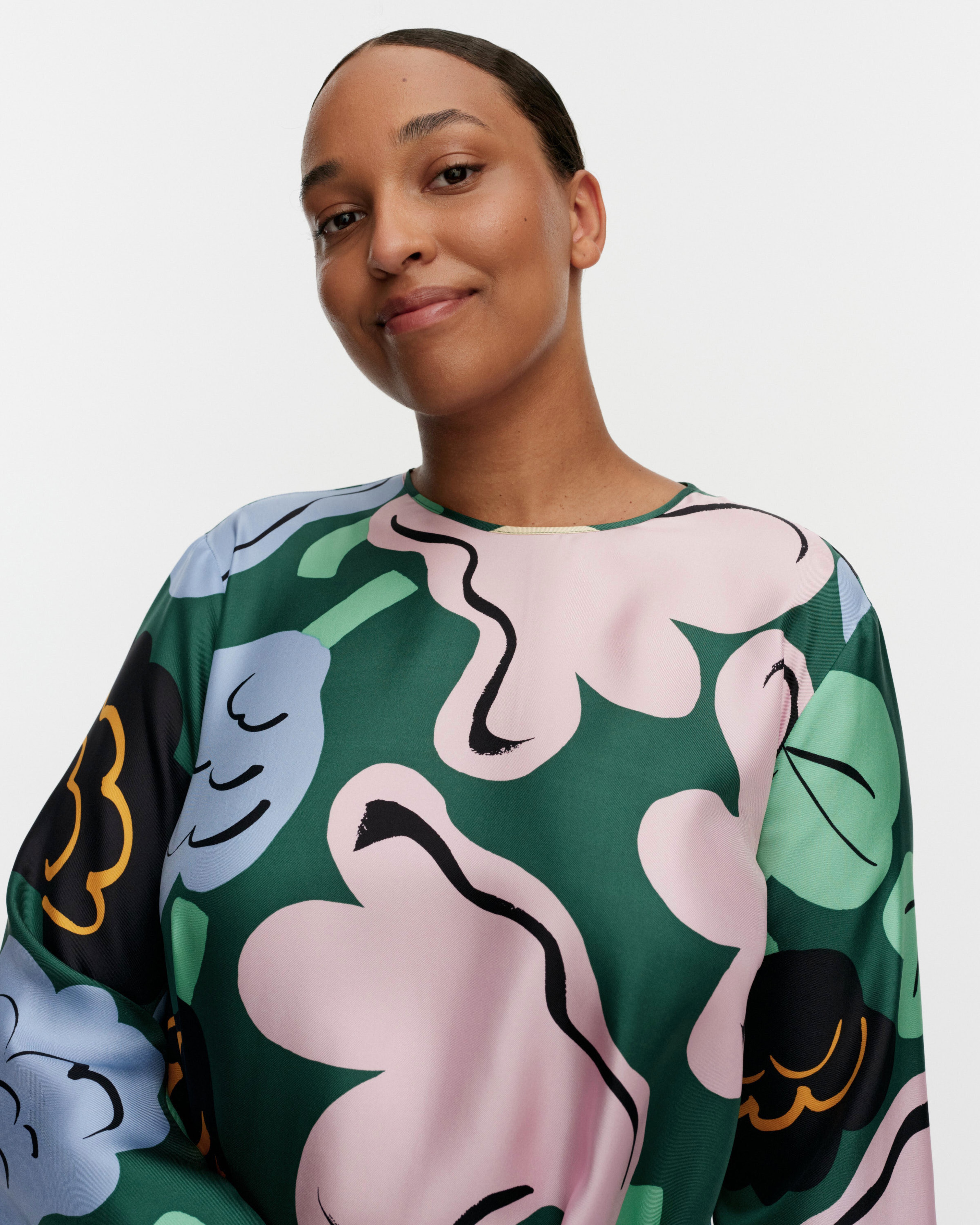 Kaunista Kukasta Kukkaan, Silk dress, green, green, pink,