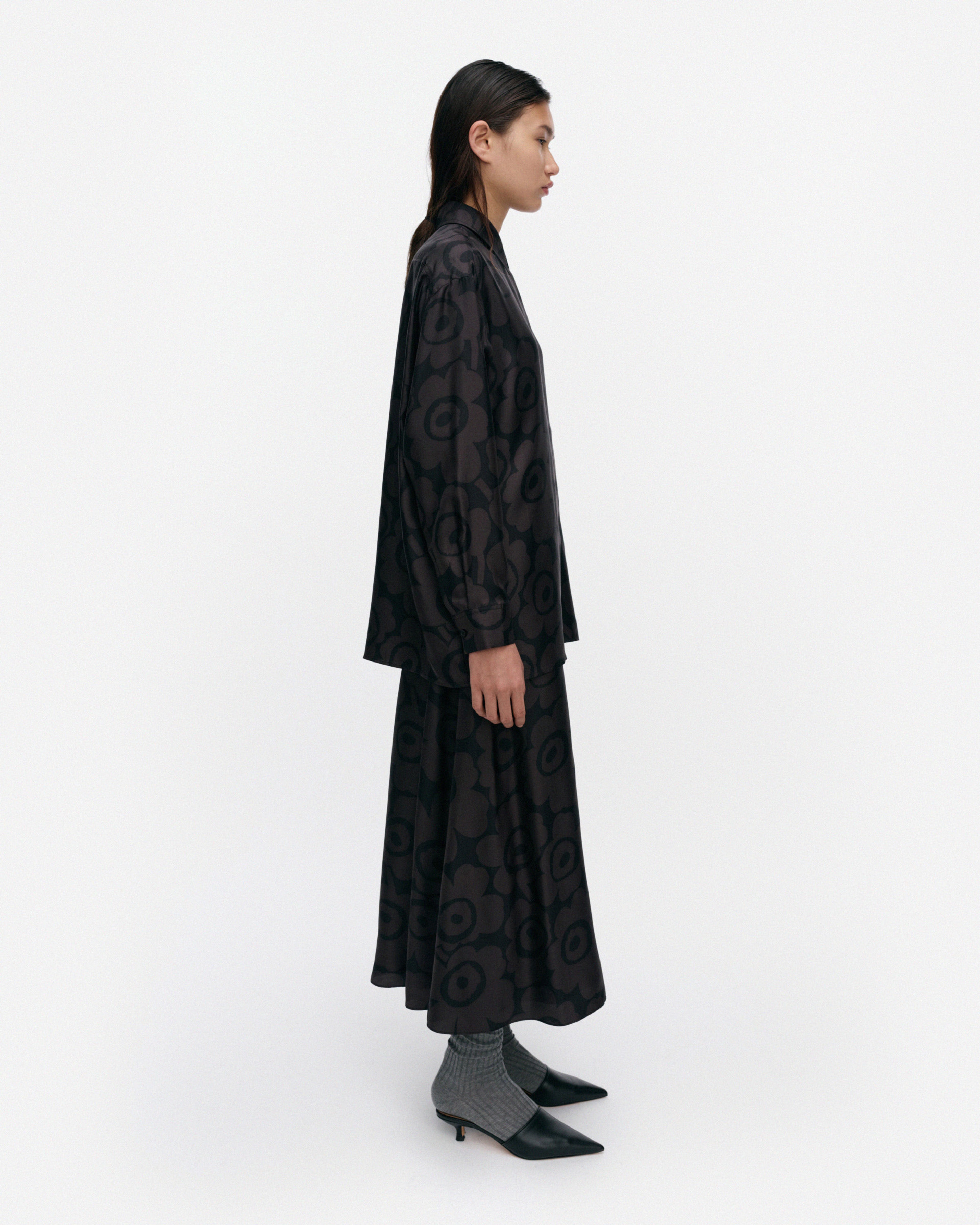 Monesti Unikko, Silk shirt, black, dark grey,