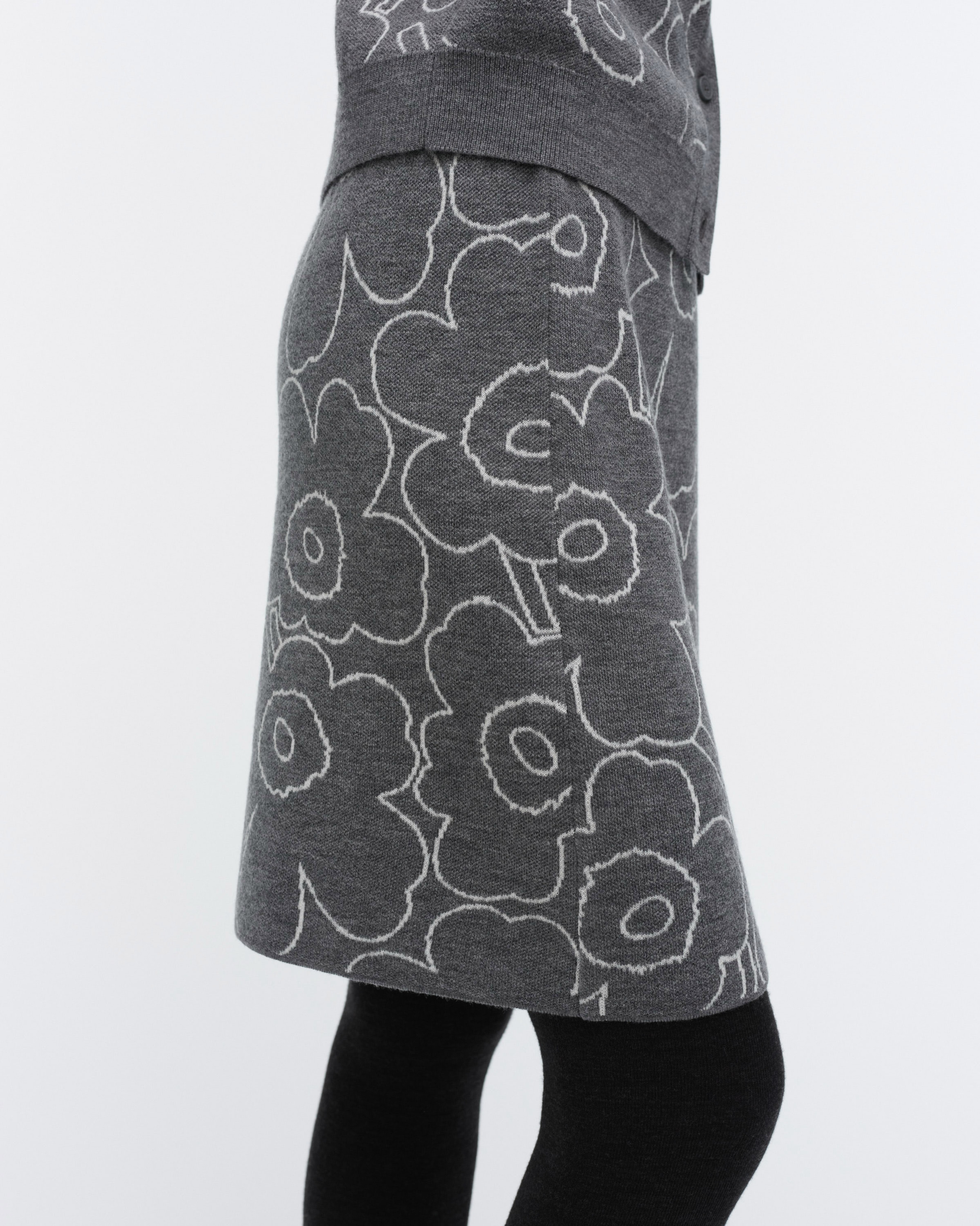 Vapaus Piirto Unikko, Knitted skirt, dark grey, off white,