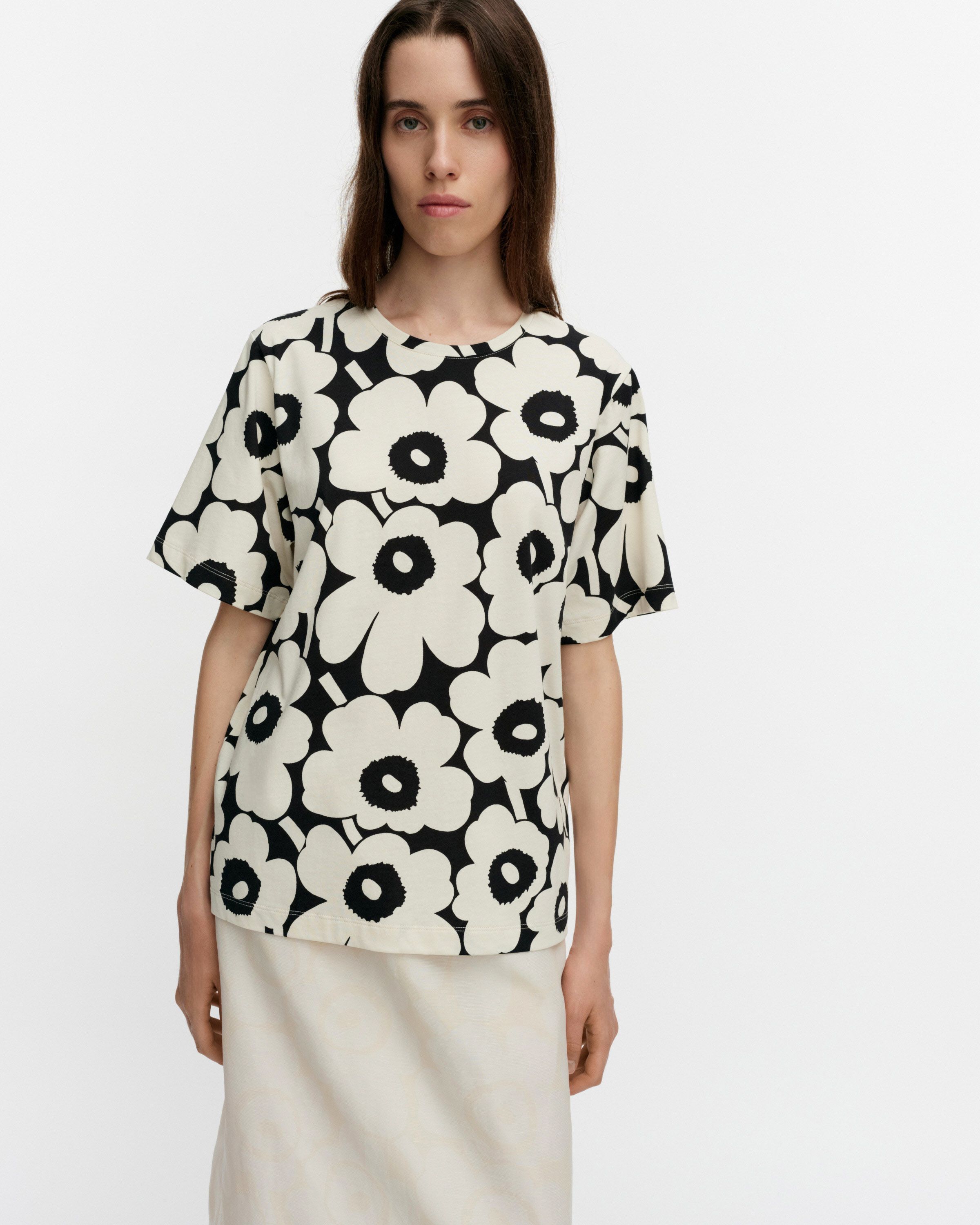Tunnit Unikko T-shirt black, off white | Marimekko