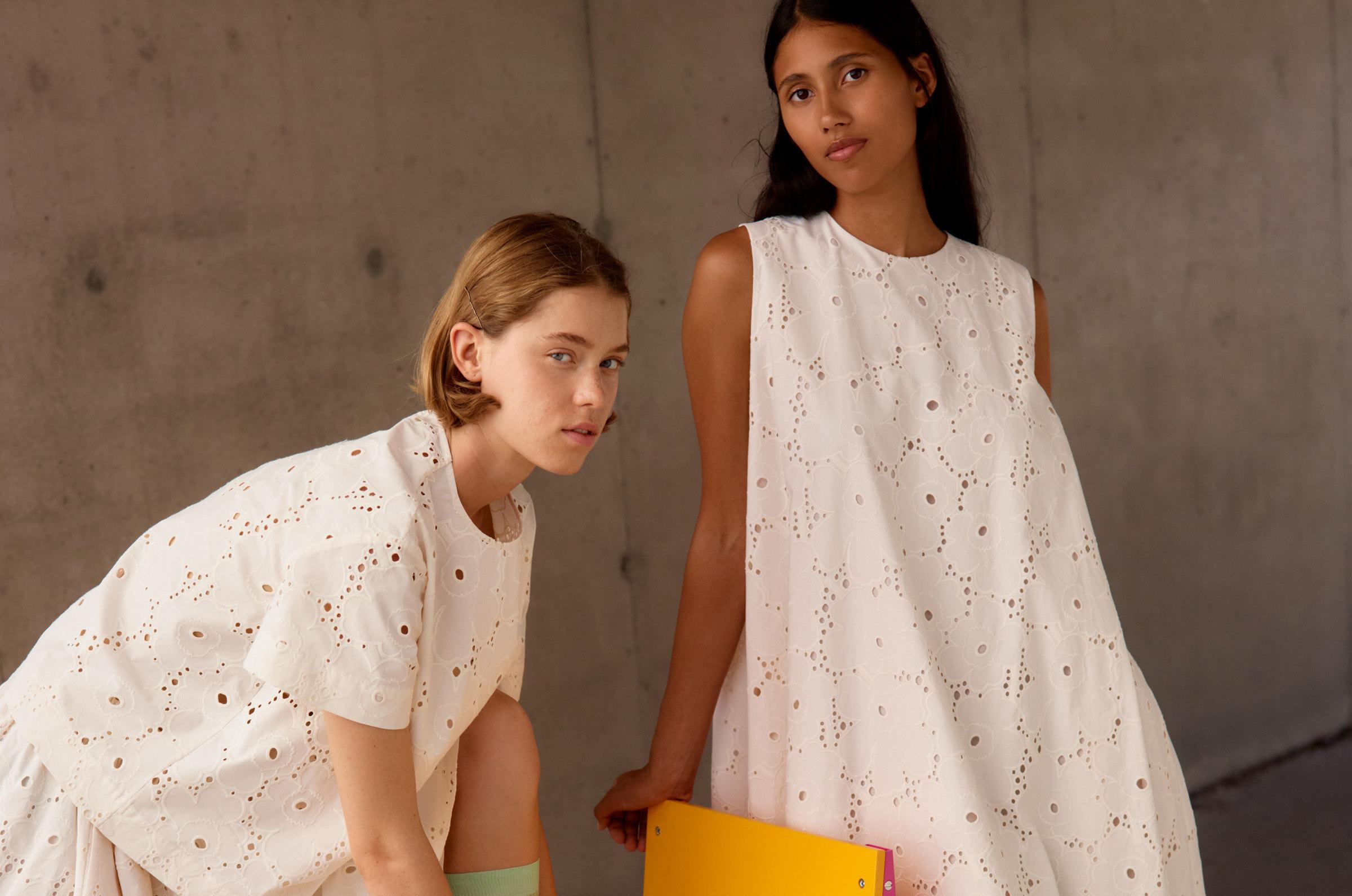 Two models wearing Alustus shirt, Sommittelu skirt and Alvariinsa dress in embroidered Unikko print.