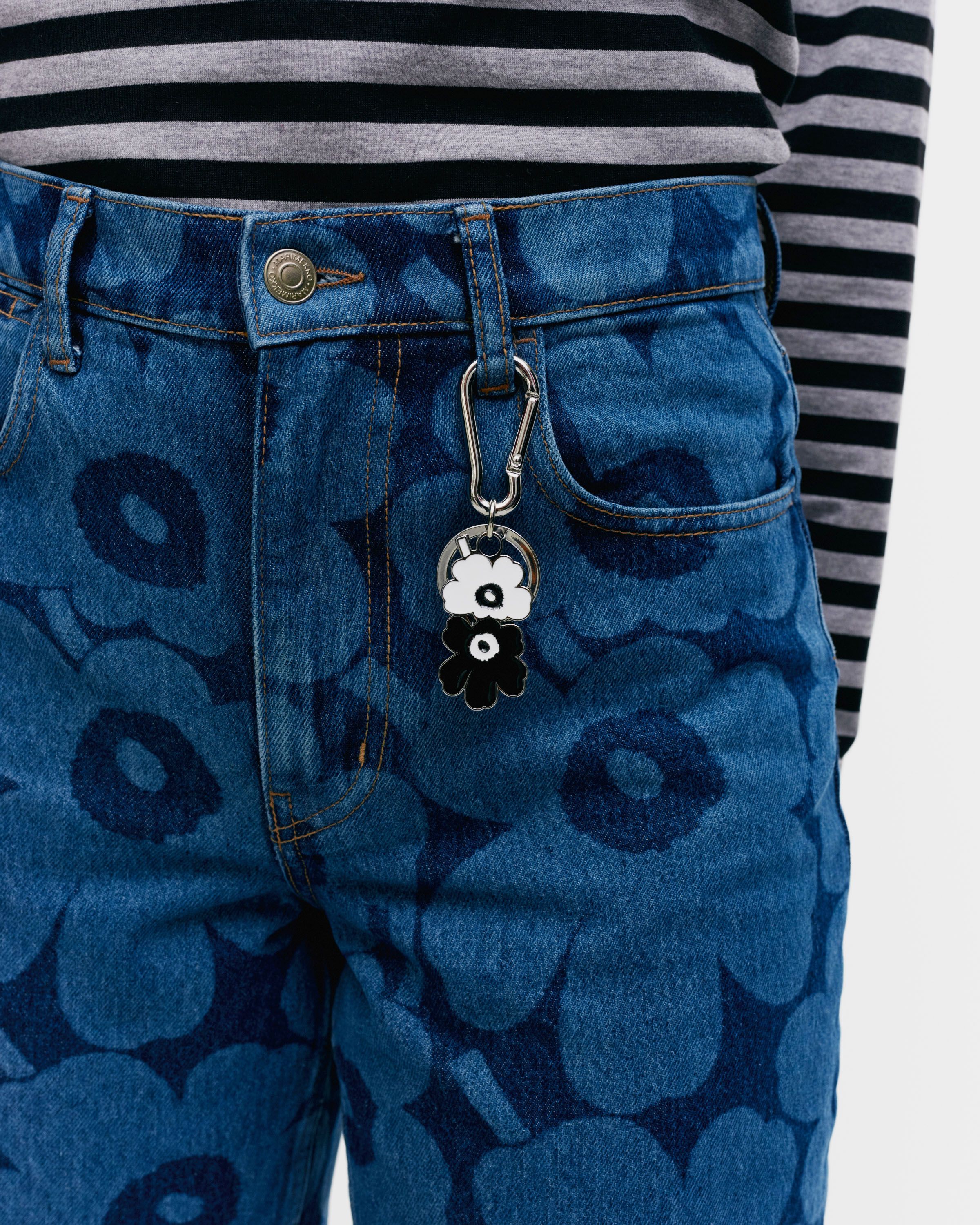 Puhallus Unikko I Kioski key chain black,white | Marimekko