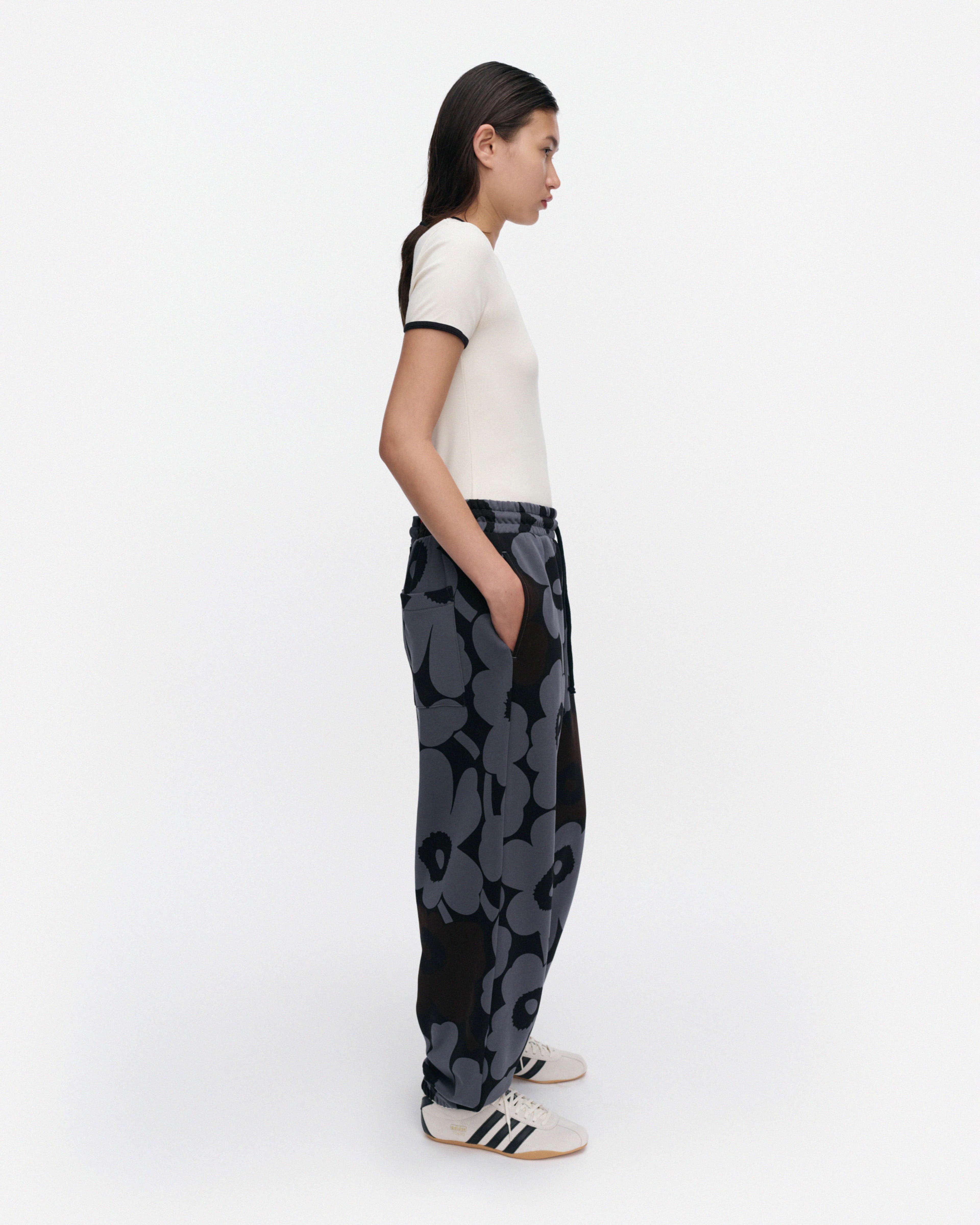 Joggerit Pieni Unikko, Kioski sweatpants, black, grey, dark brown,
