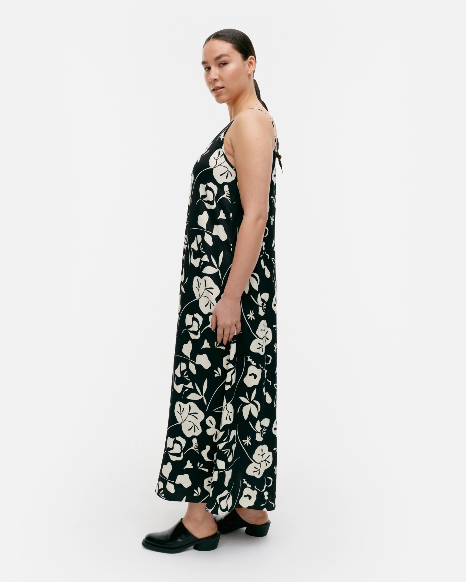 Seurassa Nokturno, Satin dress, black, off white,