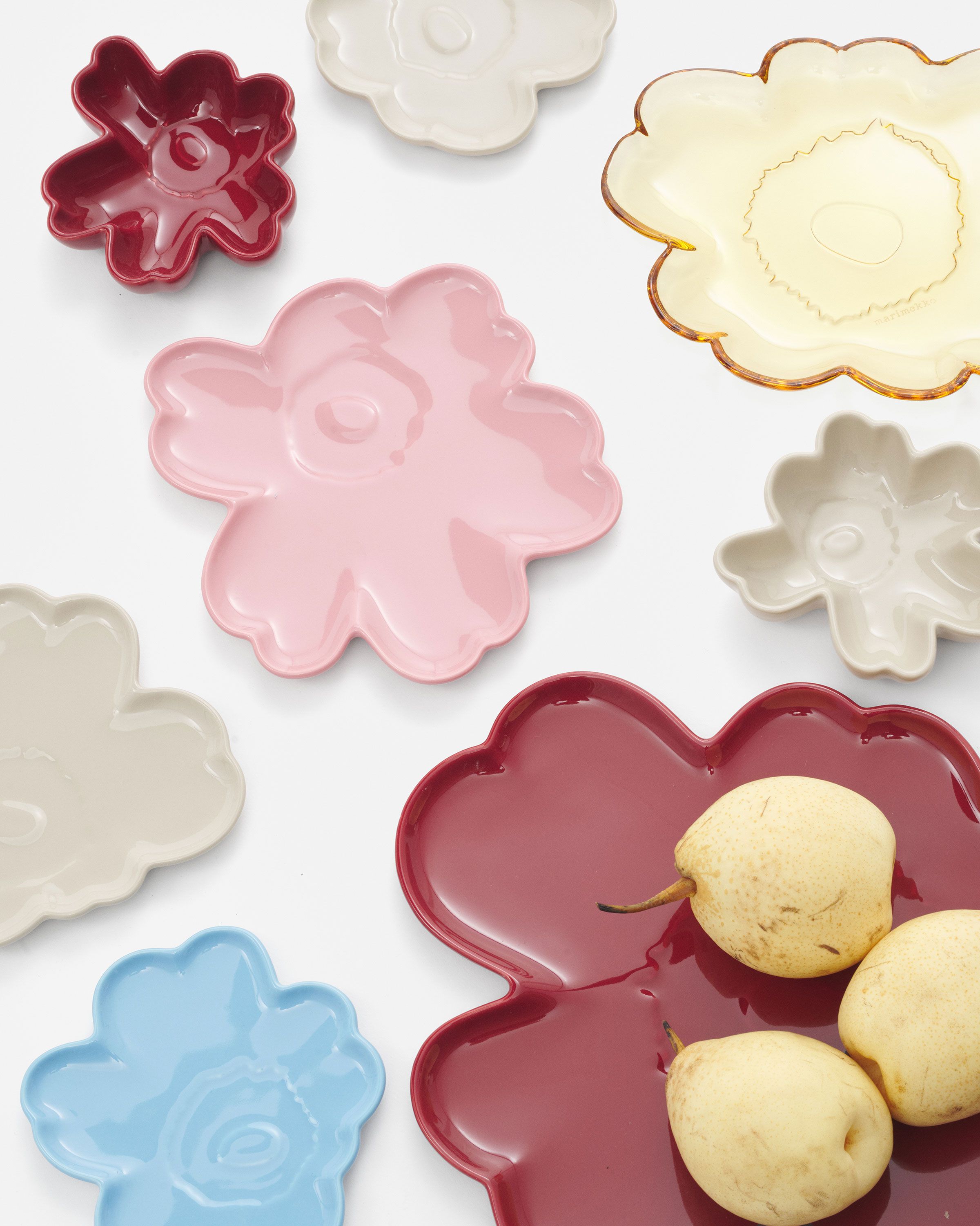 Unikko-shaped plates.