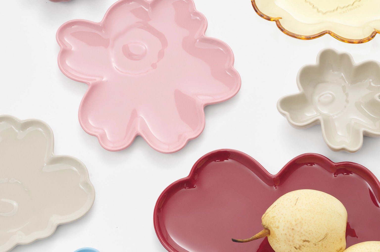 Unikko-shaped plates.