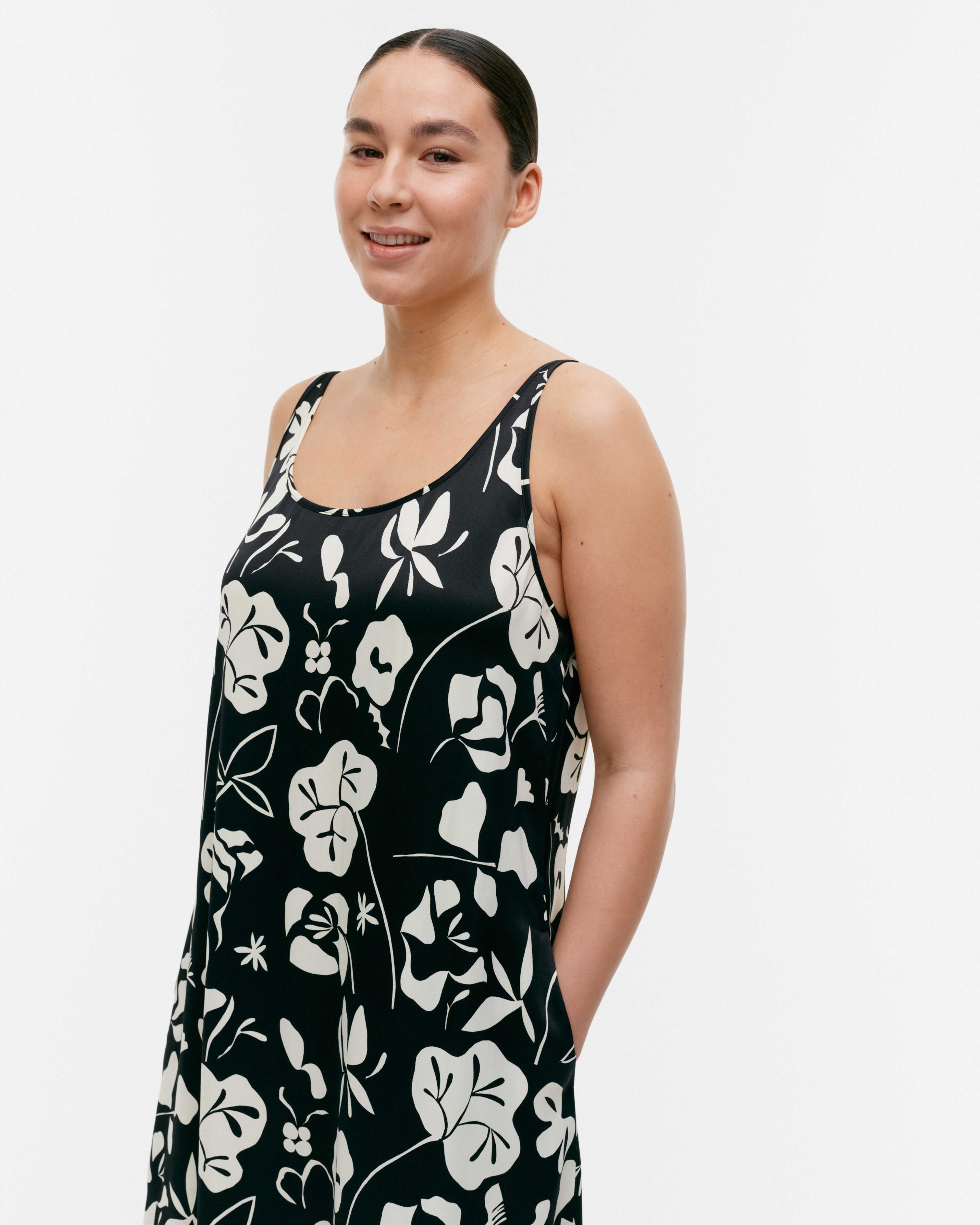 Seurassa Nokturno Satiinimekko