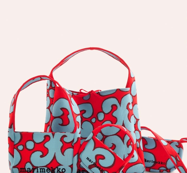 Four different sizes of bags in the Keidas pattern.