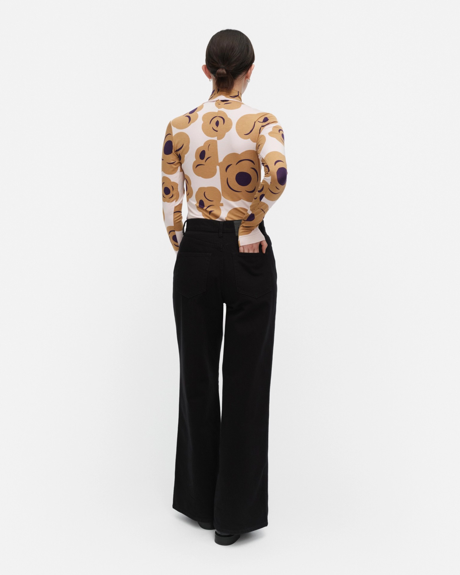 Armas Tumma, Turtleneck shirt, light pink, brown, dark purple,