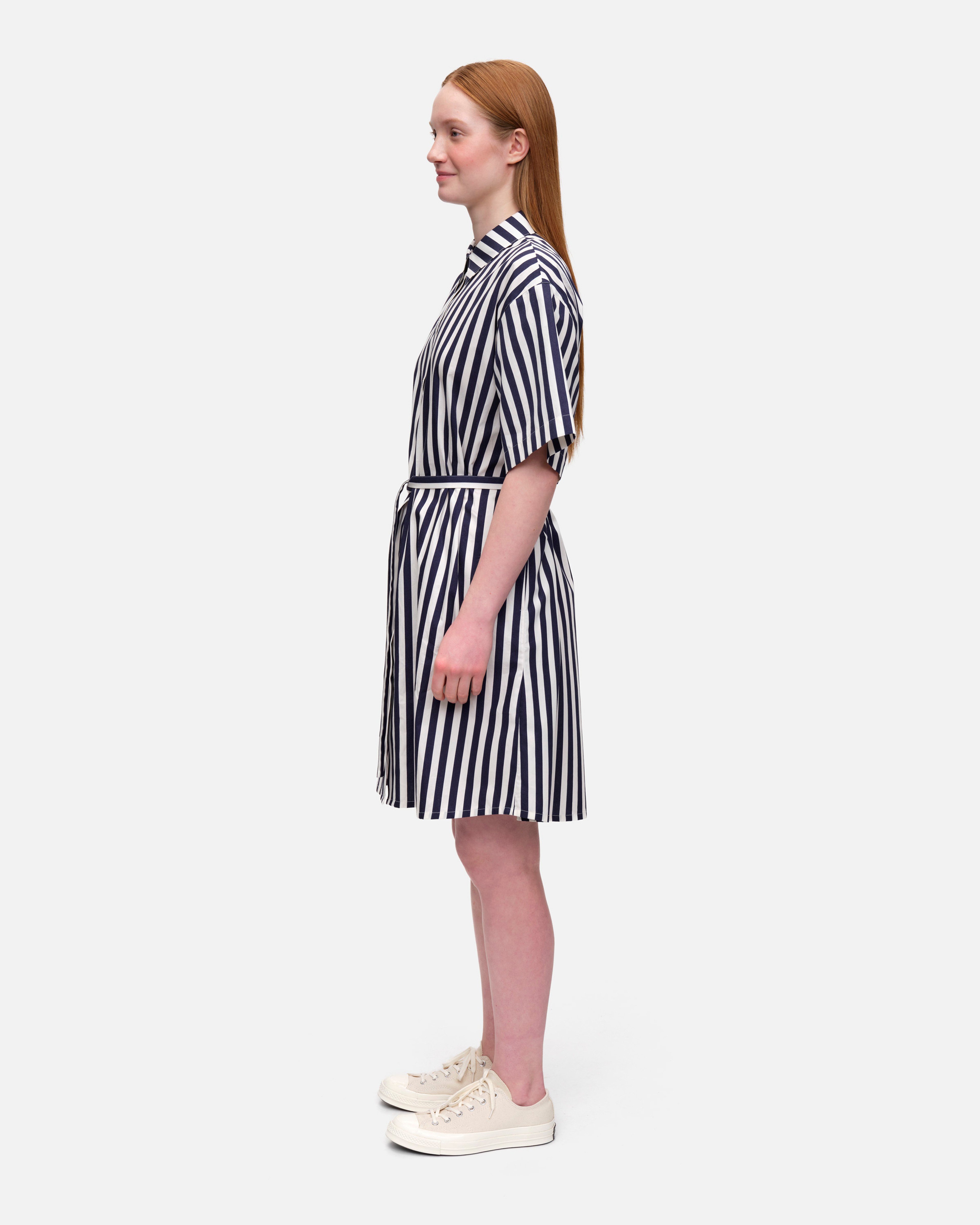 Johon Tasaraita, Mekko, luonnonvalkoinen, tum.sininen,