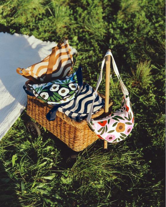 Uniqlo and Marimekko collaboration bags in Ruukku and Lirinä patterns