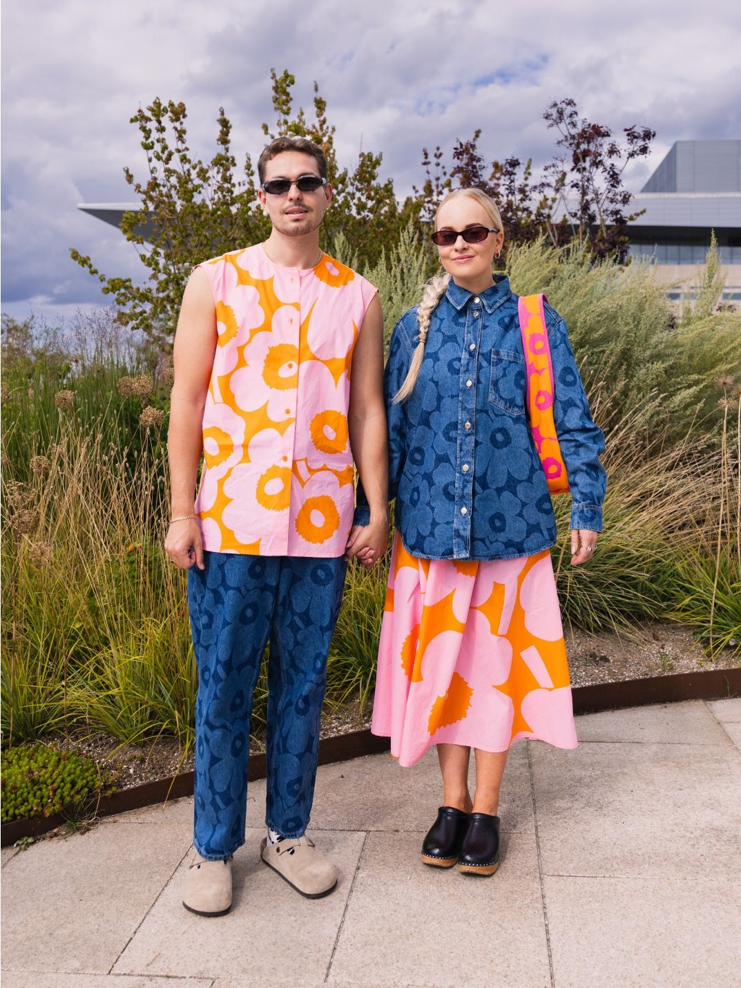 Miisa Grekov and Tomas Grekov in the matching outfits featuring Maridenim shirt and jeans plus pink-orange shirt and skirt with Unikko pattern. 