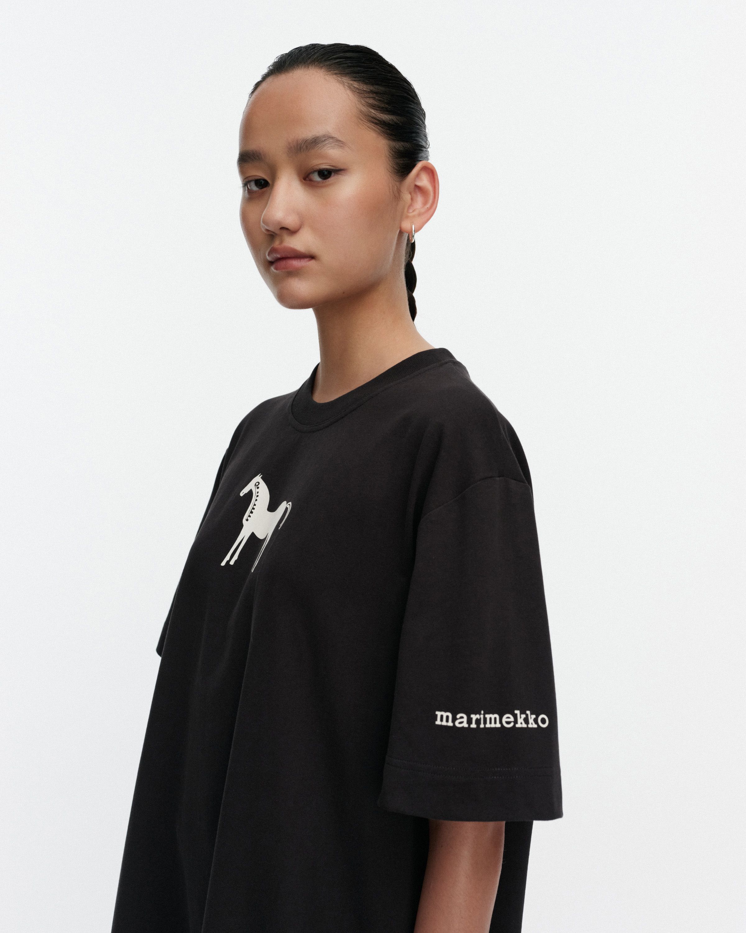 Rastit Musta Tamma Placement Kioski dress black, off-white | Marimekko