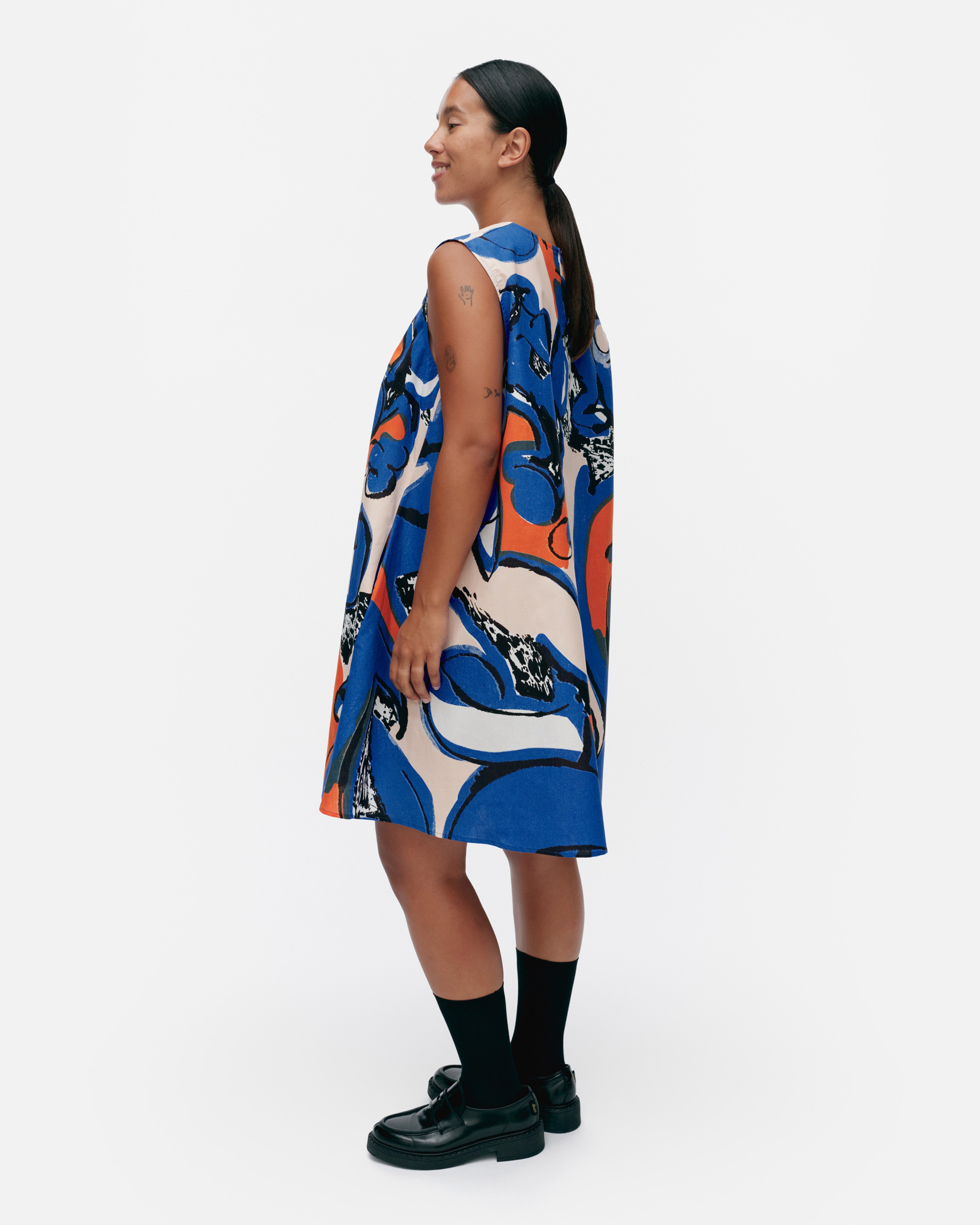 Anemonet Eldfamn, Marimini dress, blue, peach, orange,