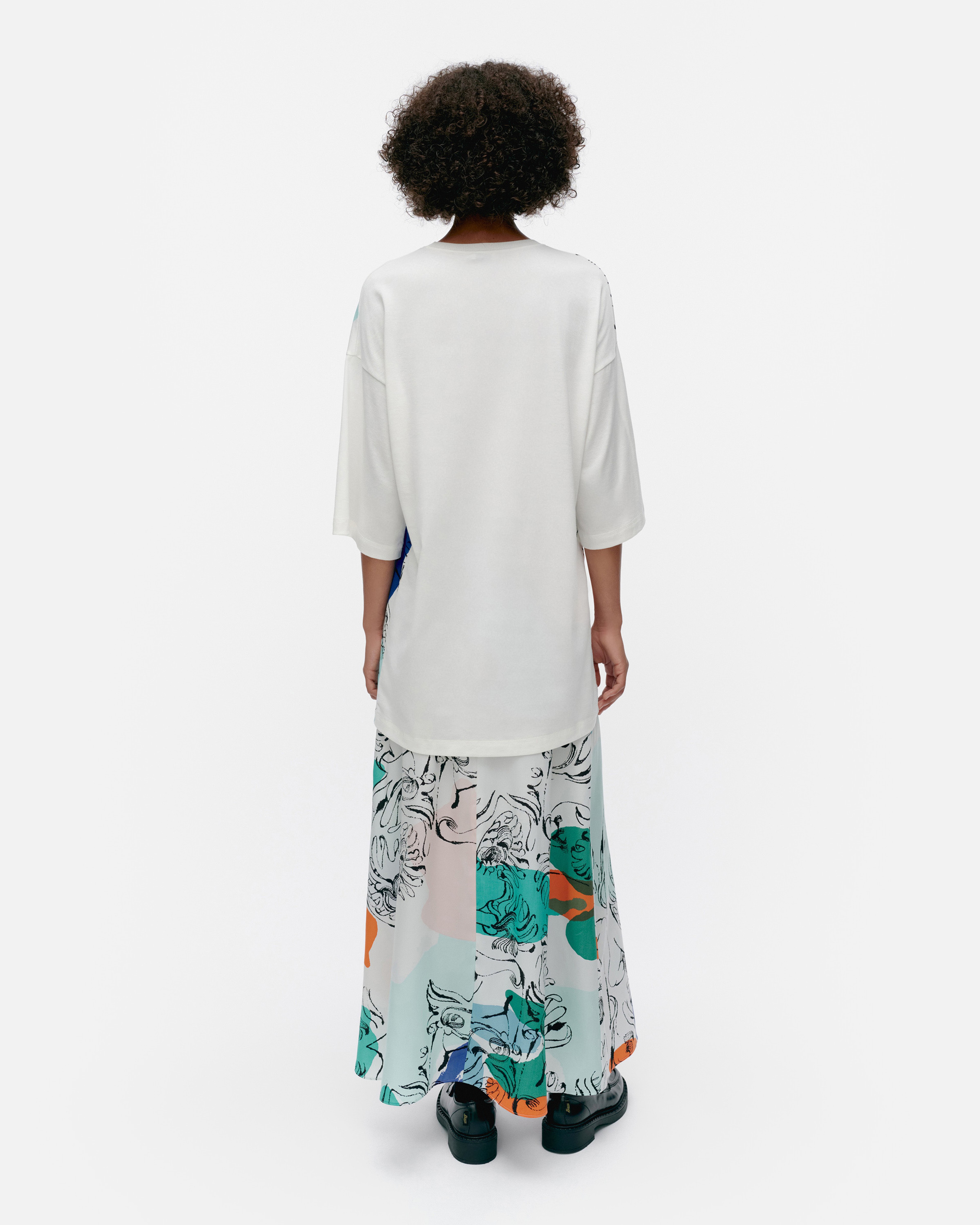 Petran Blombom Placement, T-shirt, off white, blue, green, red,