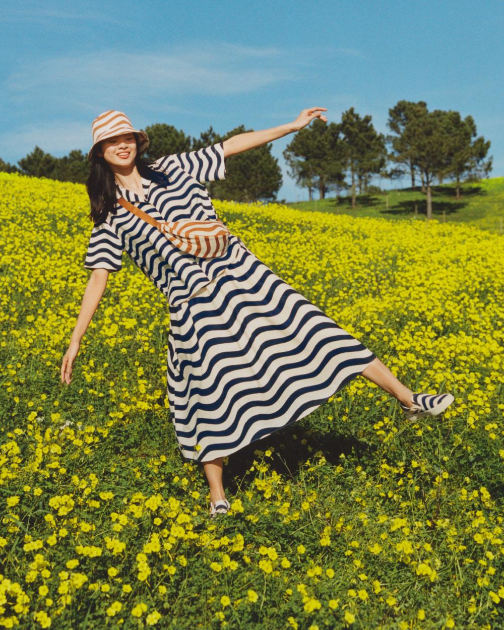 Woman on the field wearing Uniqlo and Marimekko collaboration t-shirt, dres, shoes and bag
