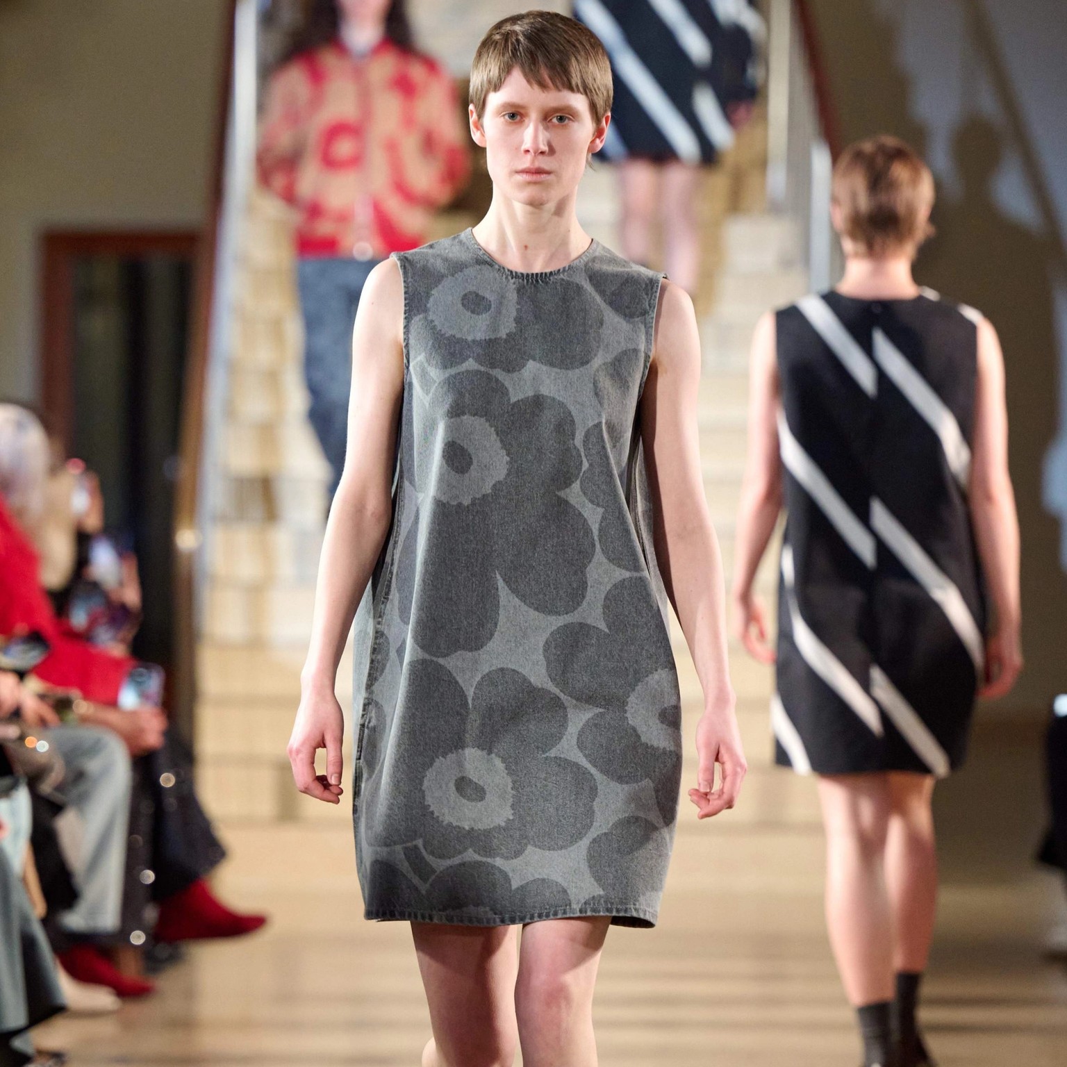 Model wearing Marimini dress in grey Unikko-print.