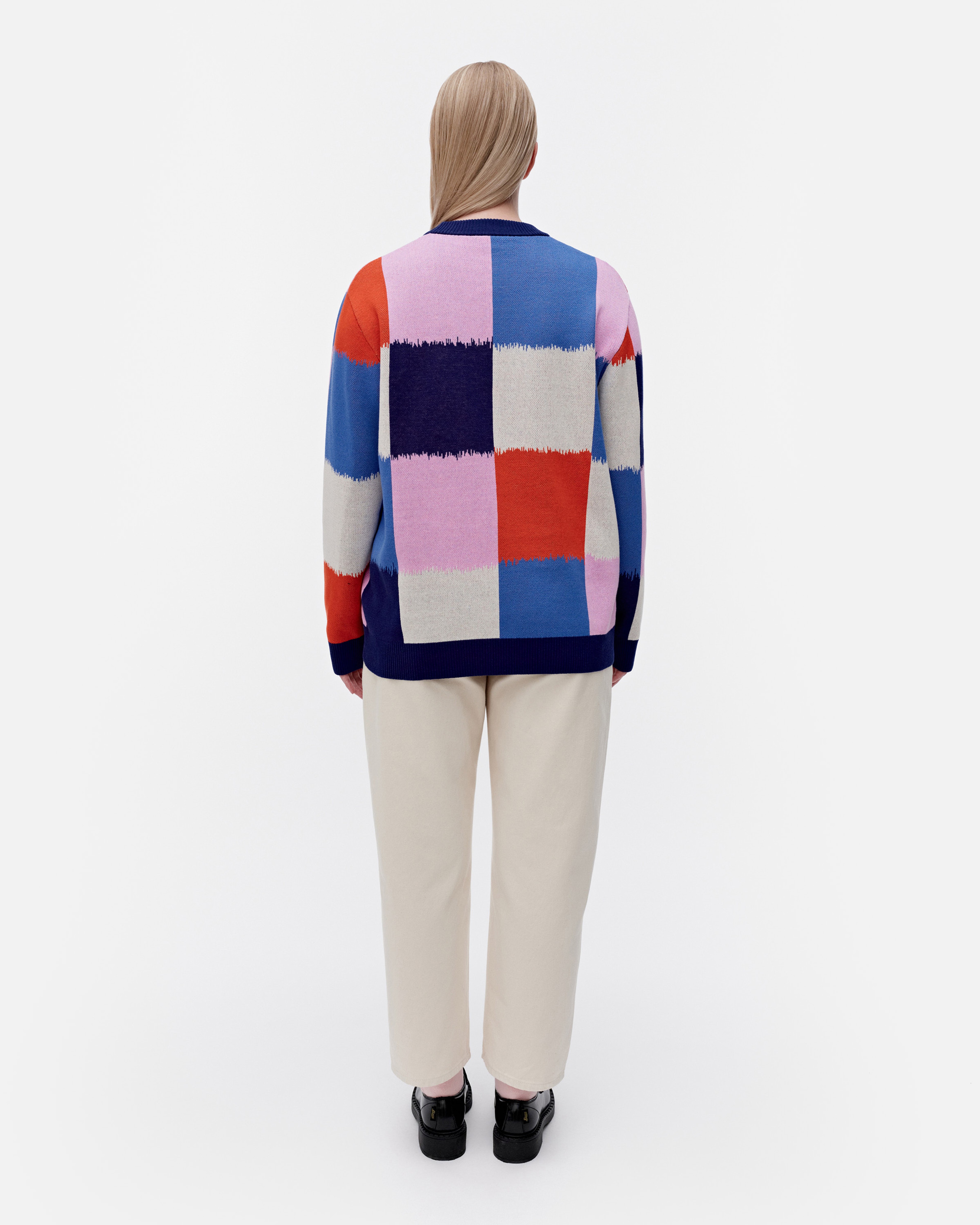 Lasi Ostjakki, Kioski neulepusero, t.sininen, punainen, l.valk.,