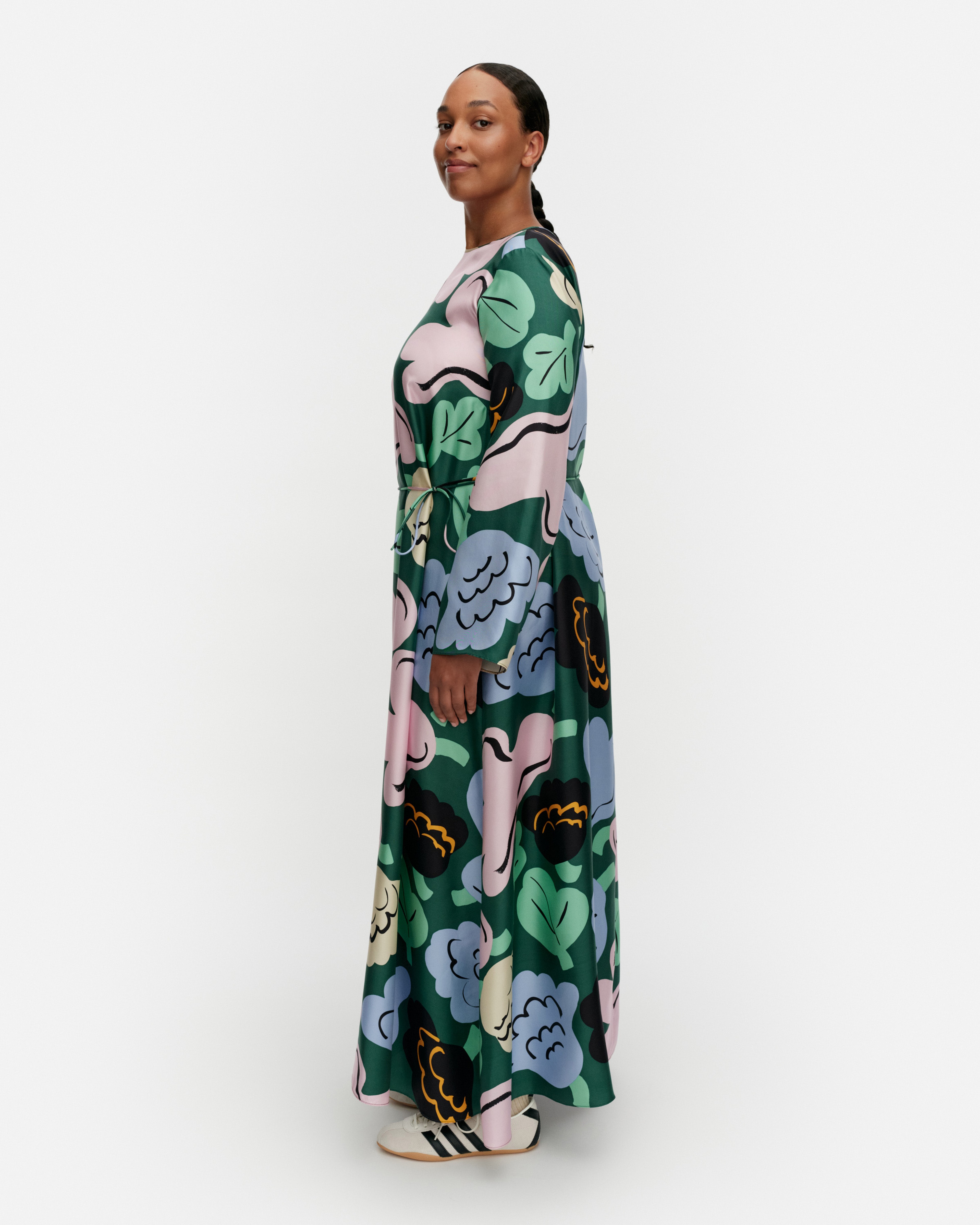 Kaunista Kukasta Kukkaan, Silk dress, green, green, pink,