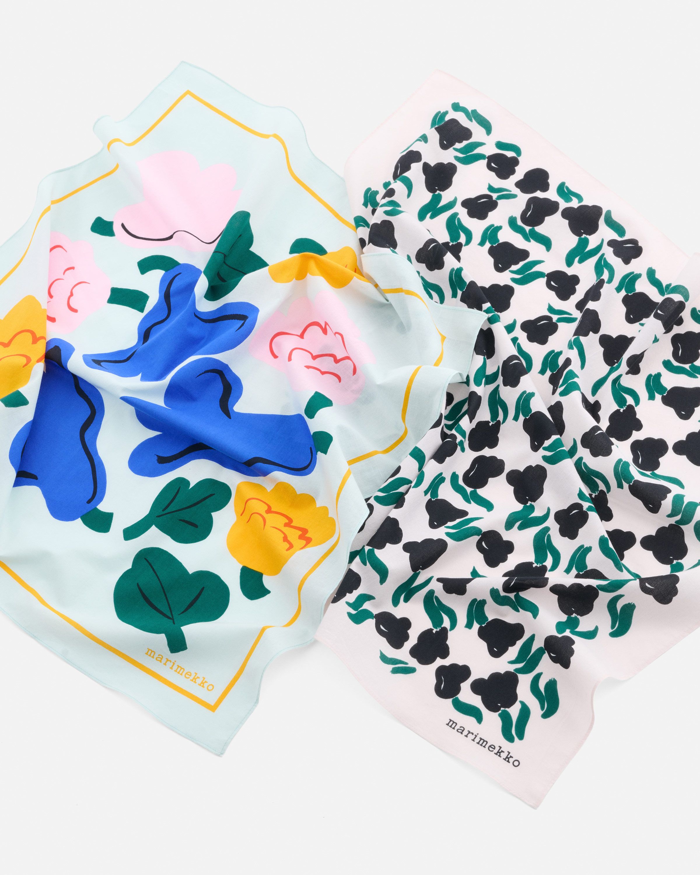 Huivit Lemmitty- ja Kukasta kukkaan-kuoseilla.