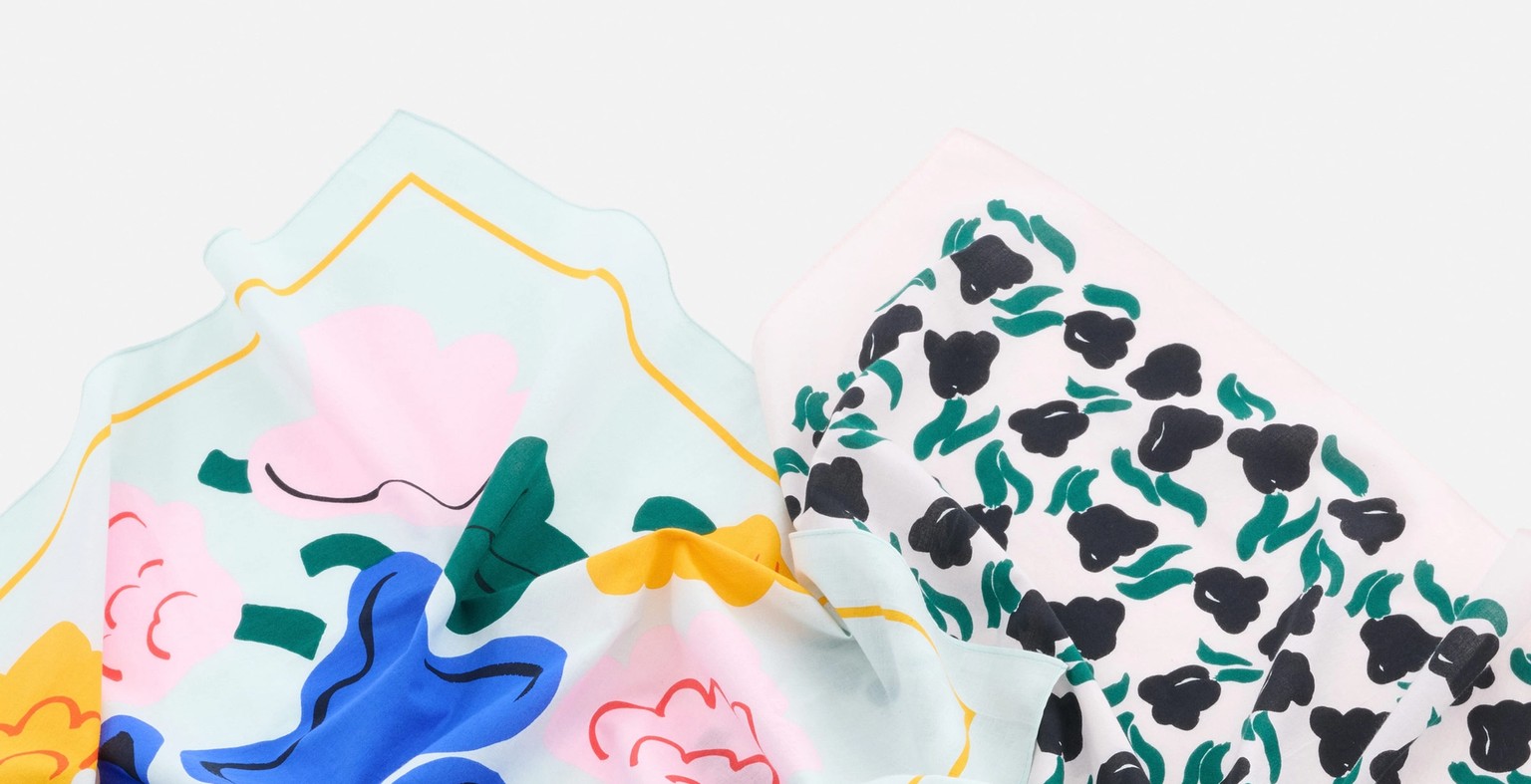 Huivit Lemmitty- ja Kukasta kukkaan-kuoseilla.