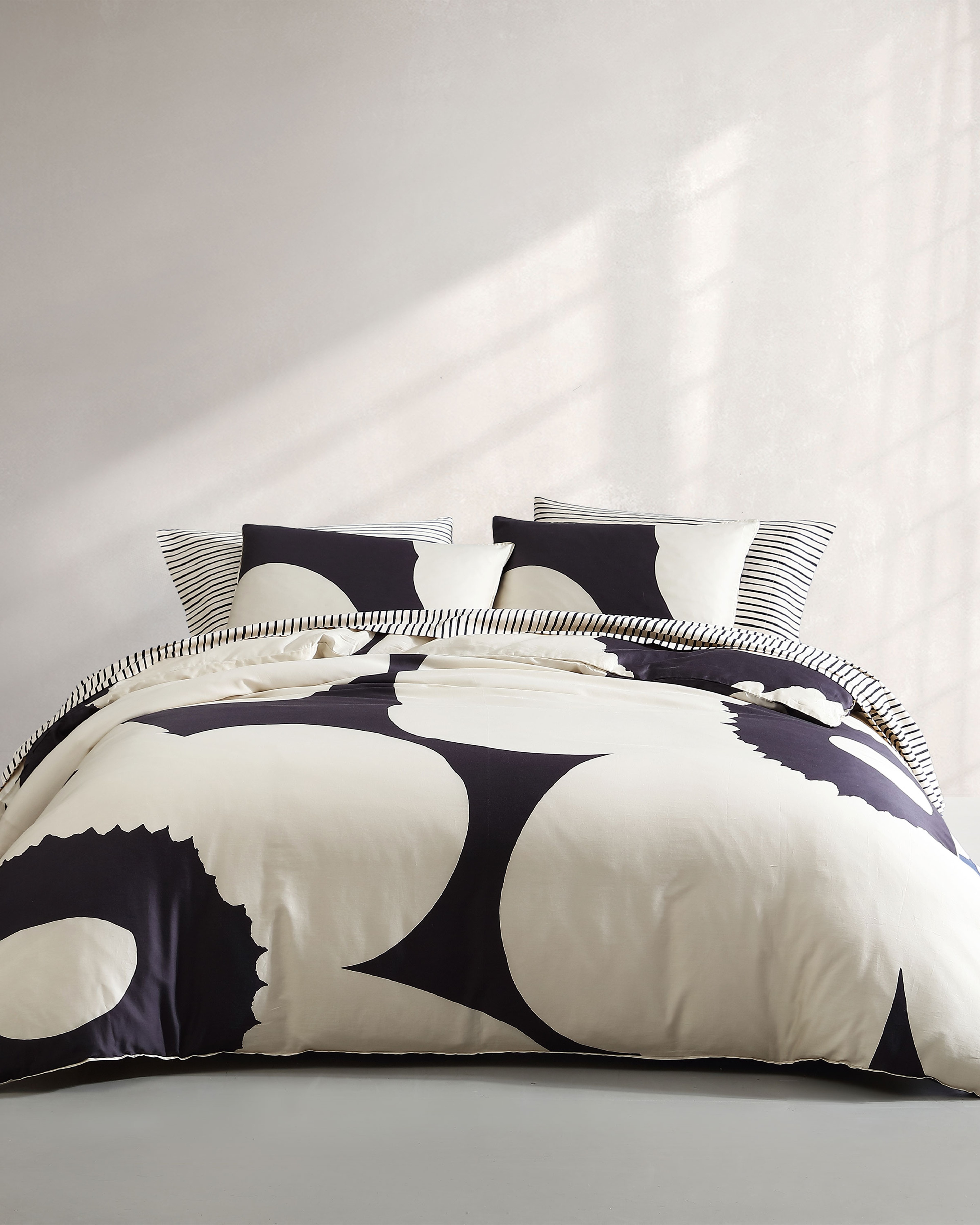 Iso Unikko F/Q, Duvet cover and sham set, off white, charcoal,