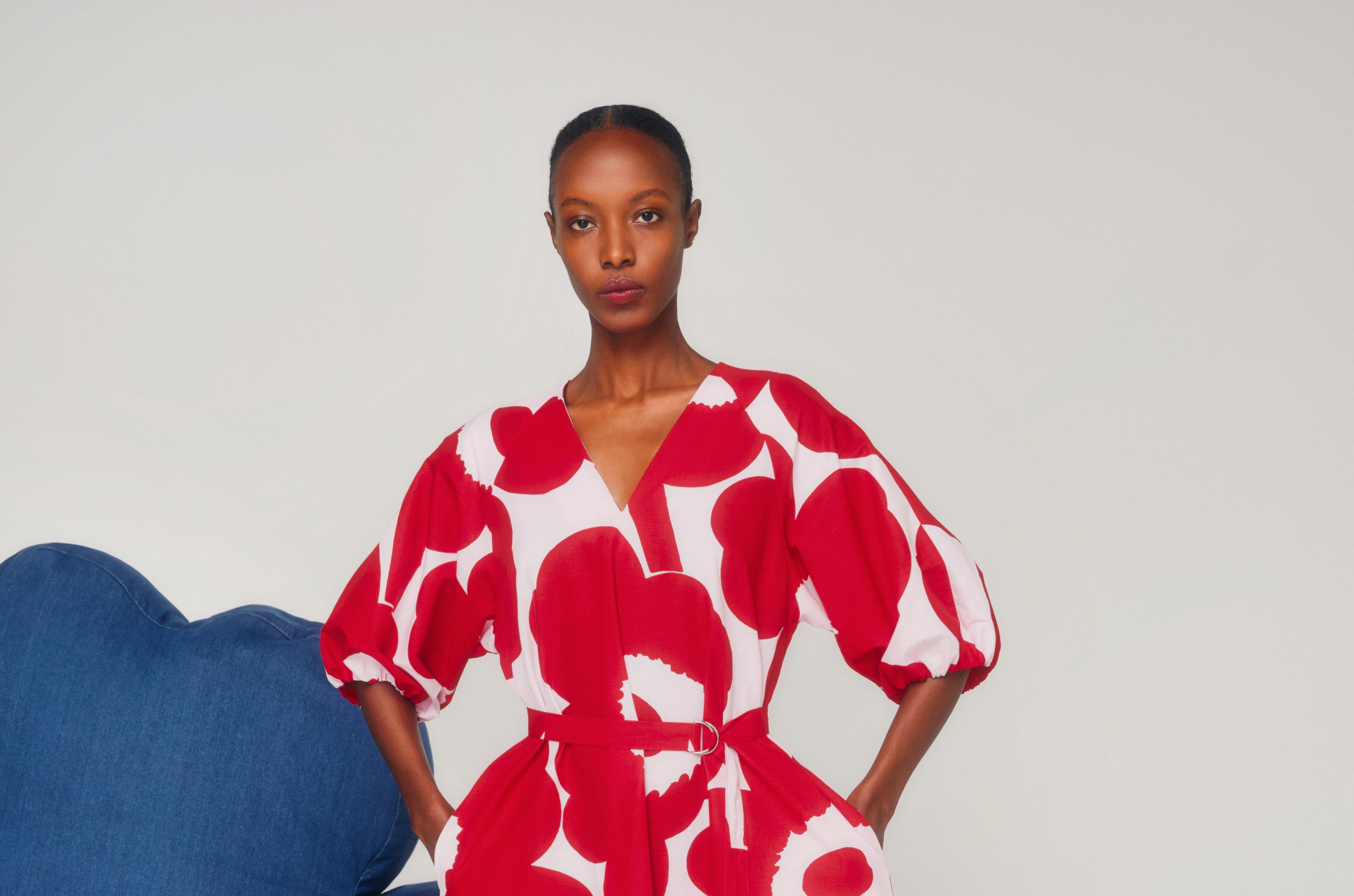 Model wearing linen dress in Unikko pattern.