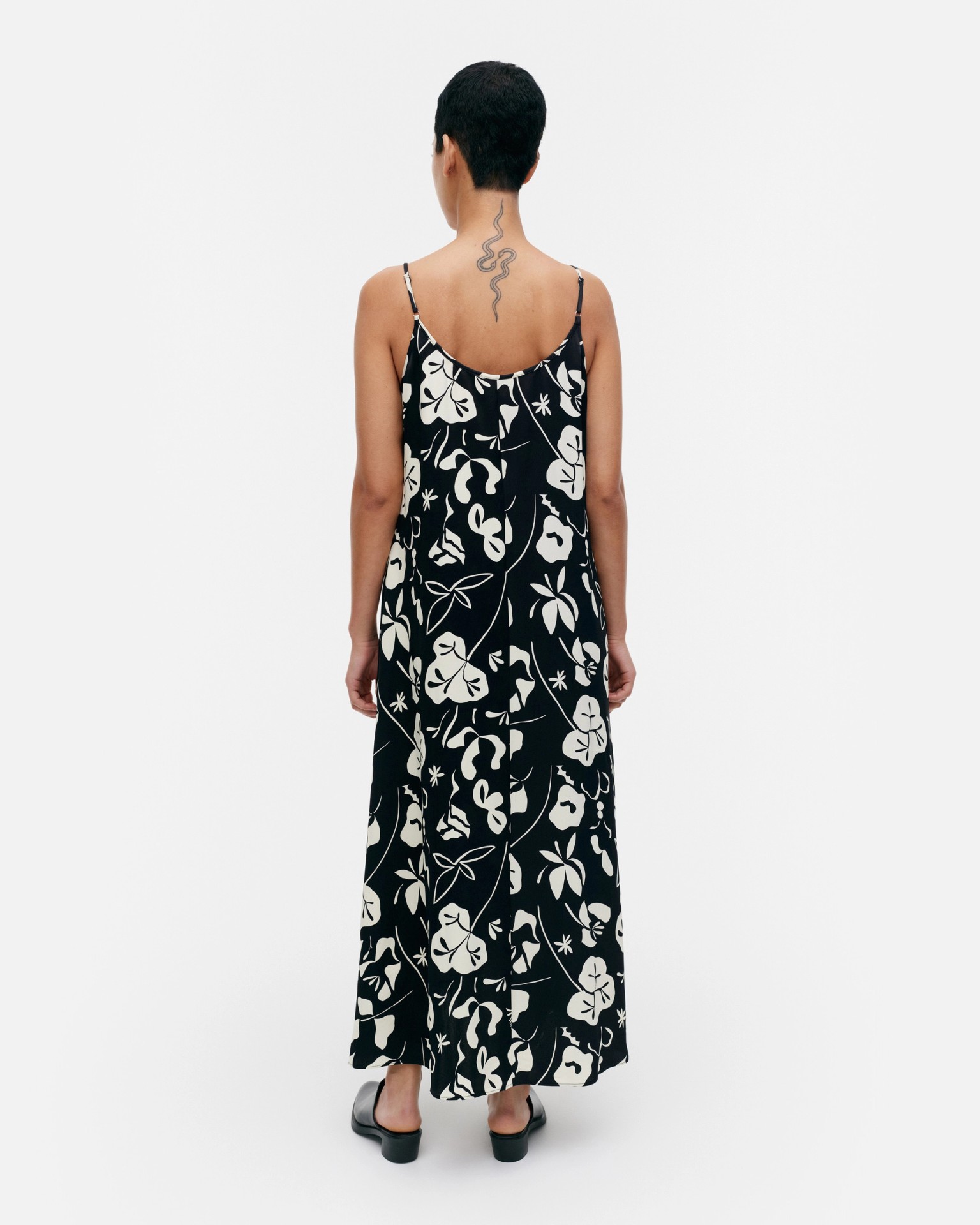 Seurassa Nokturno, Satin dress, black, off white,