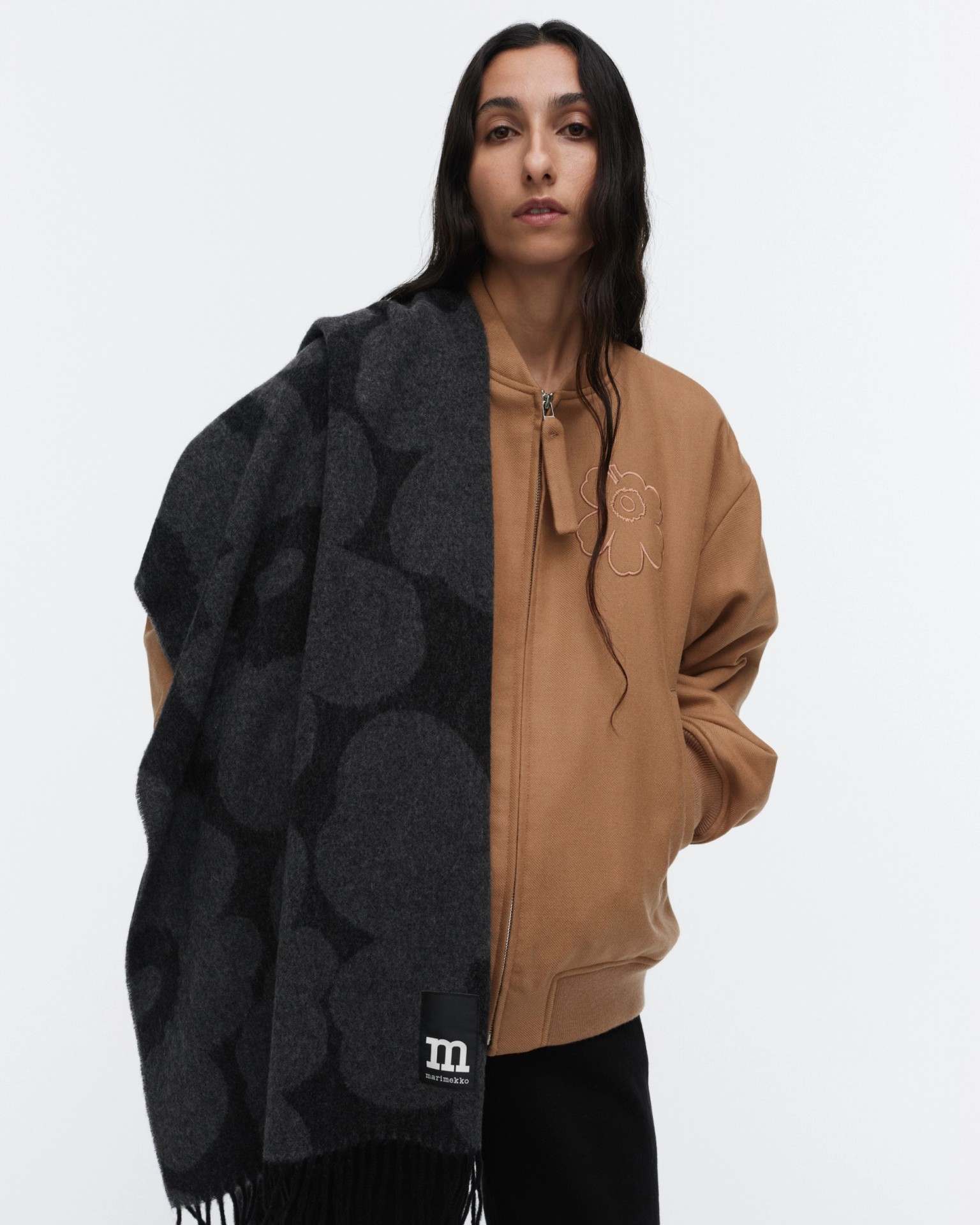 Identtinen Unikko, Scarf, black, dark grey,