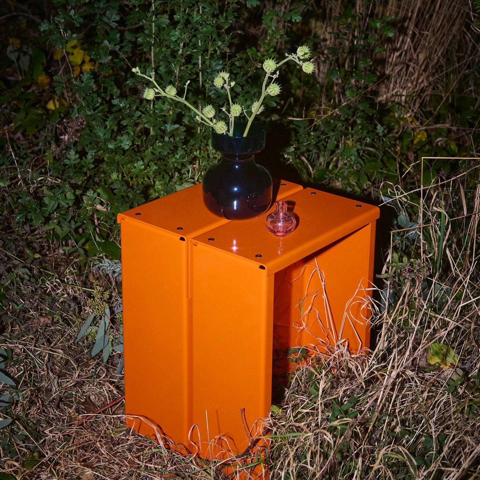 Marimekko Pokaali vase outside.